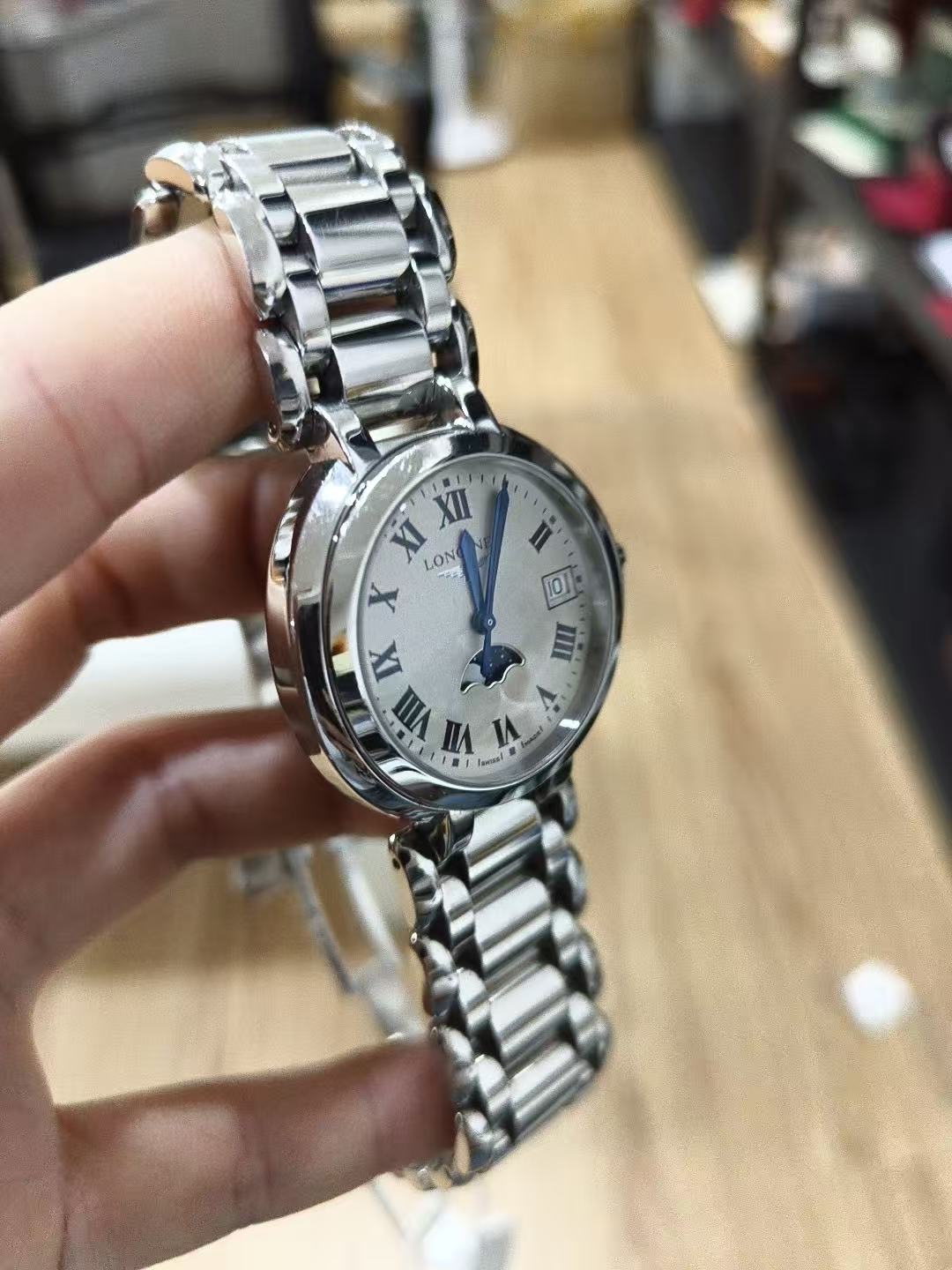 Longines L8.116.4.71.6 detail 1