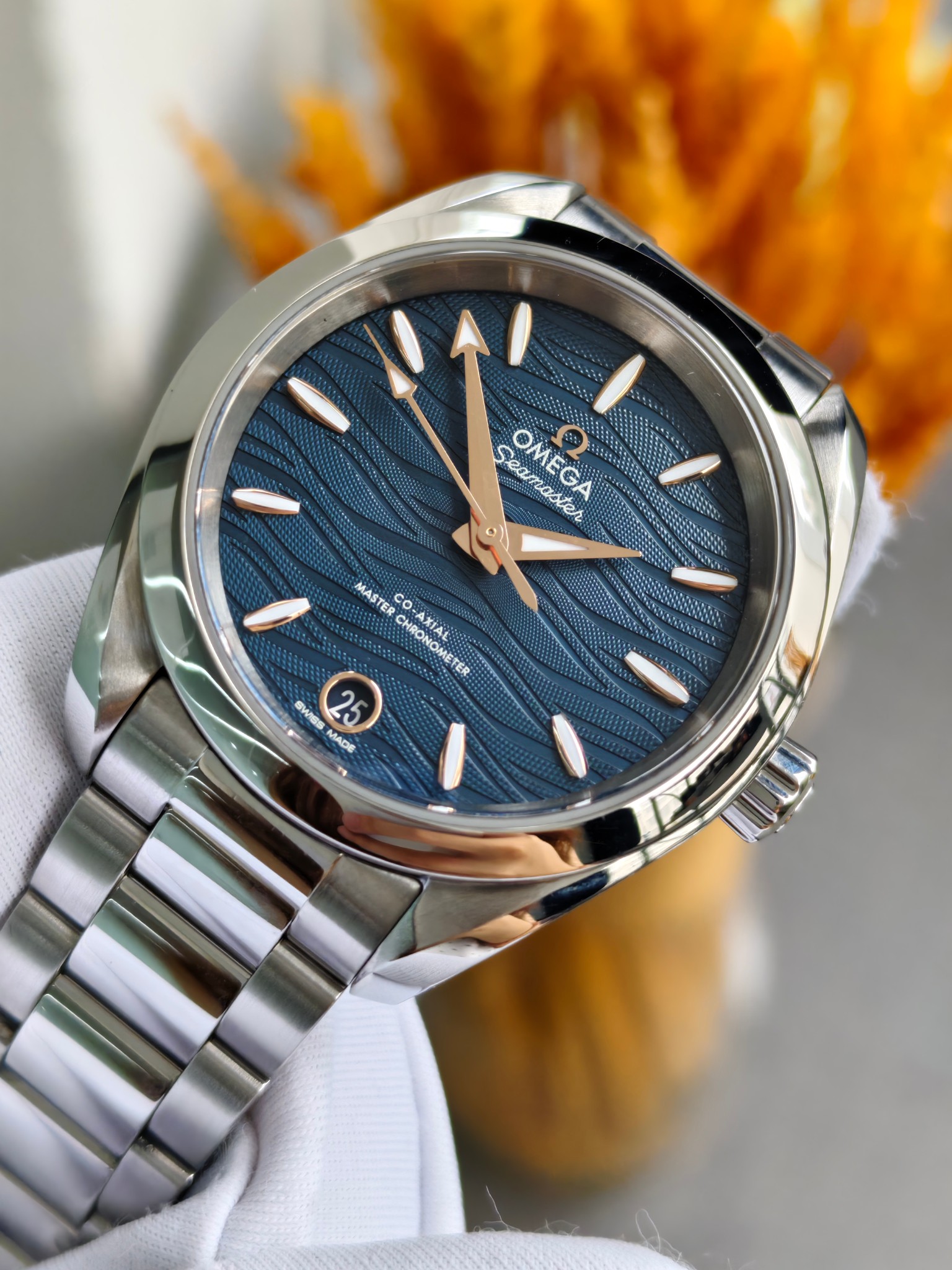 Omega 220.10.34.20.03.001 detail 2