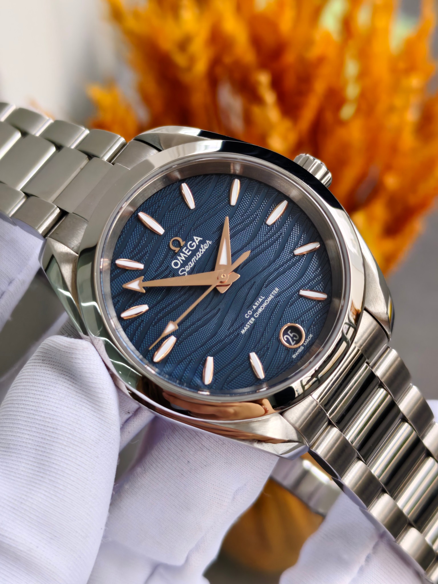 Omega 220.10.34.20.03.001 detail 3