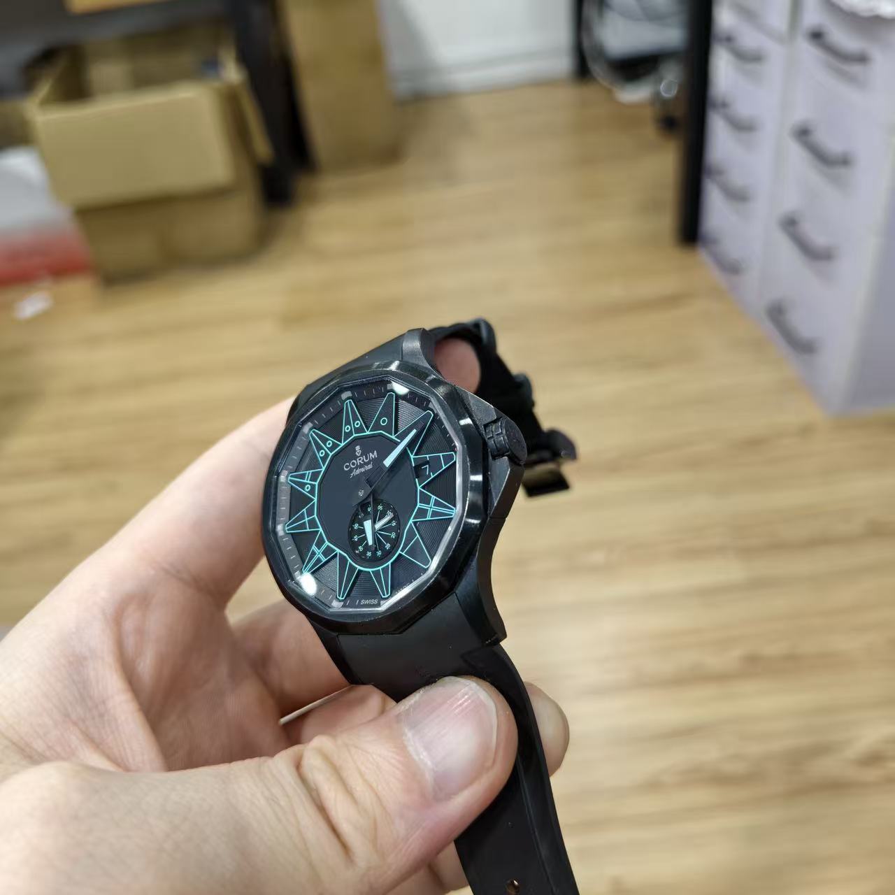 Corum A395 / 04004 detail 2