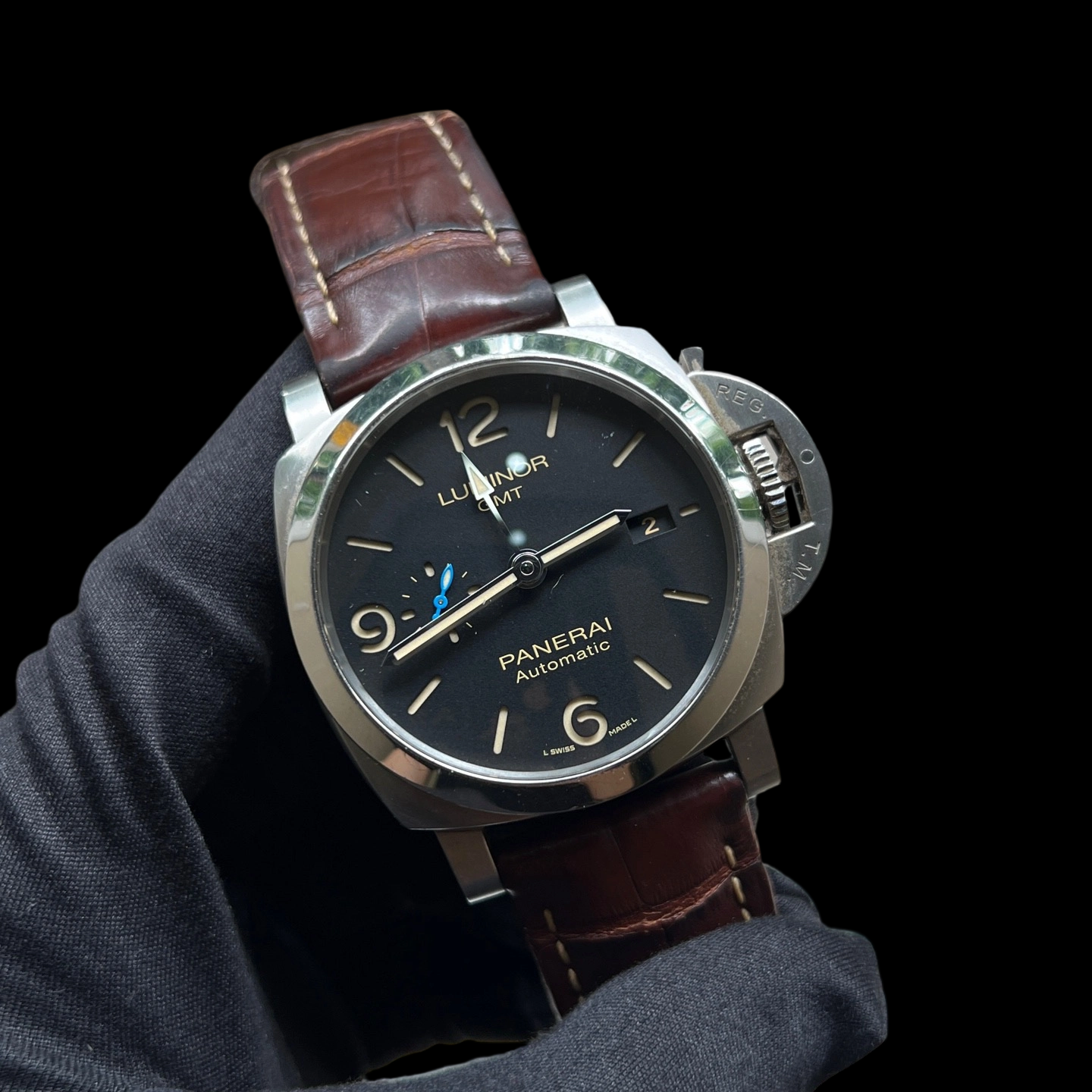 Panerai PAM01320 detail 1