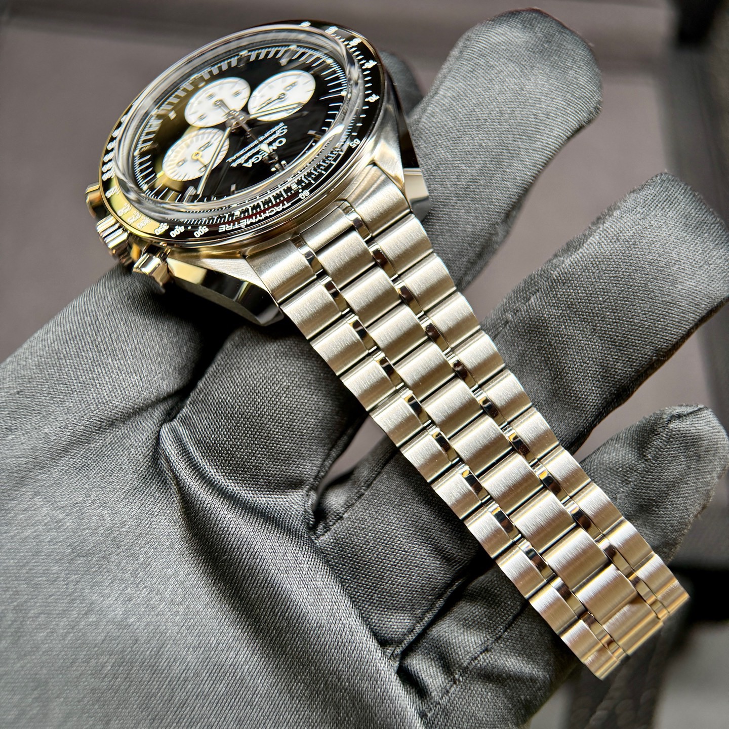 Omega 310.30.42.50.01.004 detail 3
