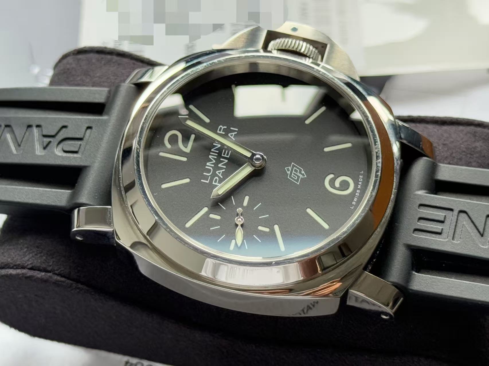 Panerai PAM01084 detail 4