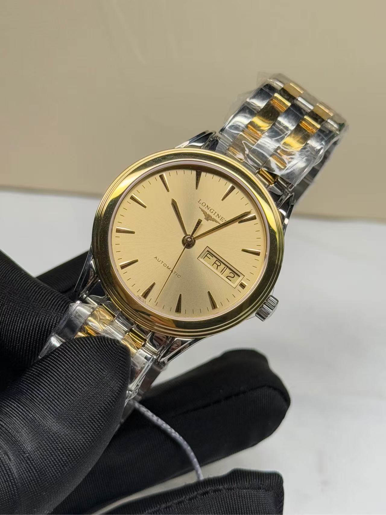Longines L4.799.3.32.7 detail 3