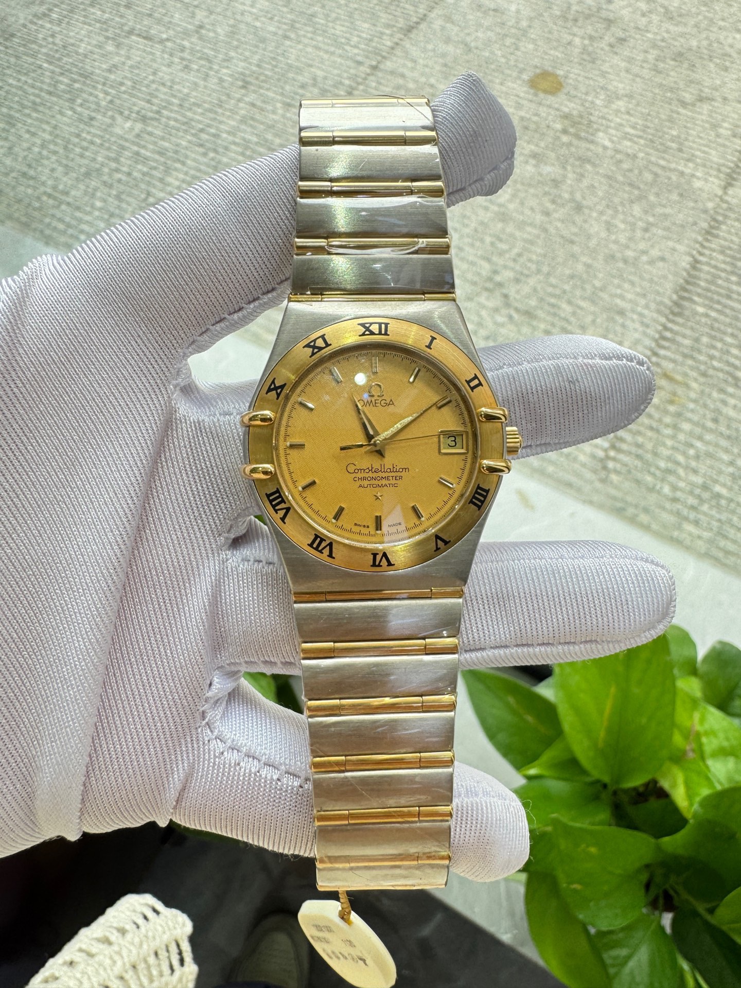 Omega 1202.10.00 detail 1