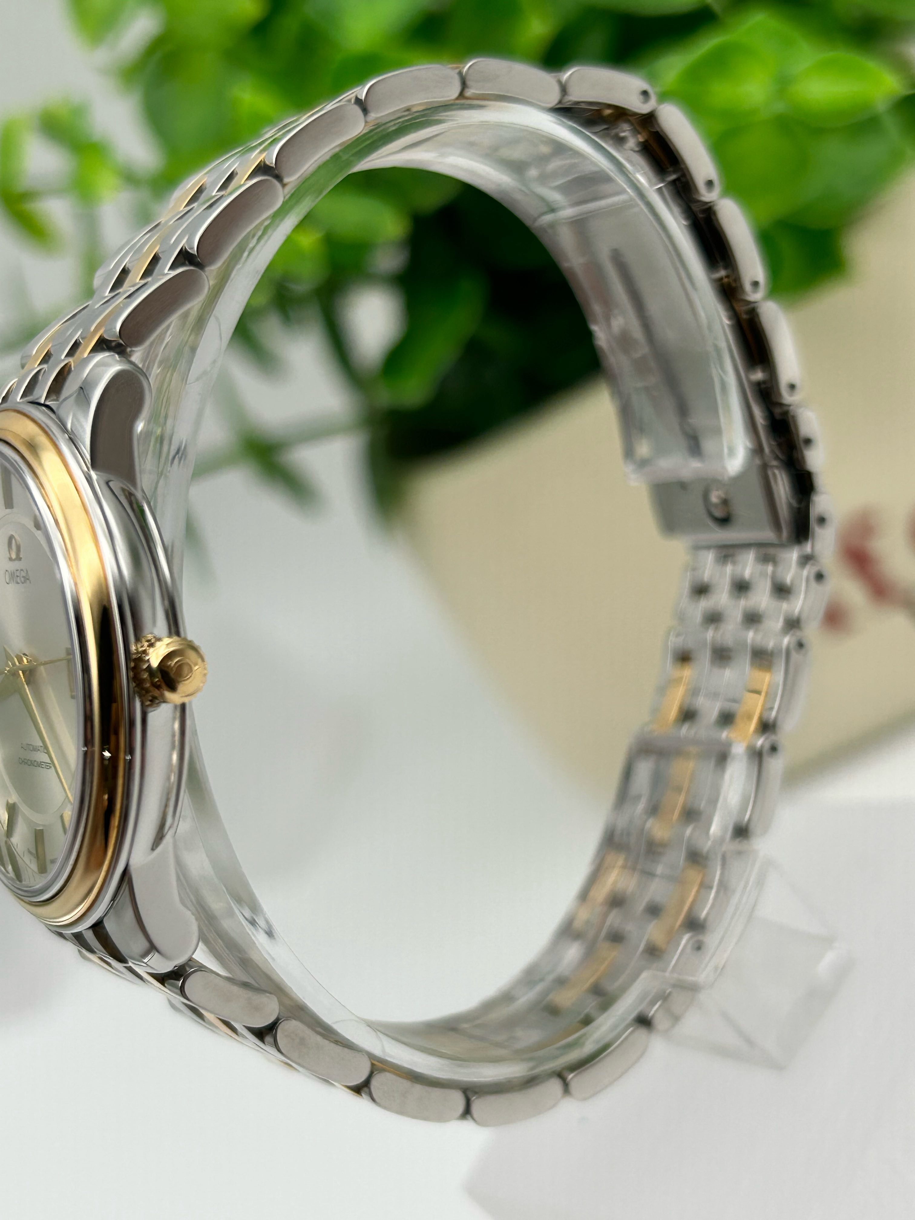 Omega 4300.31.00 detail 1