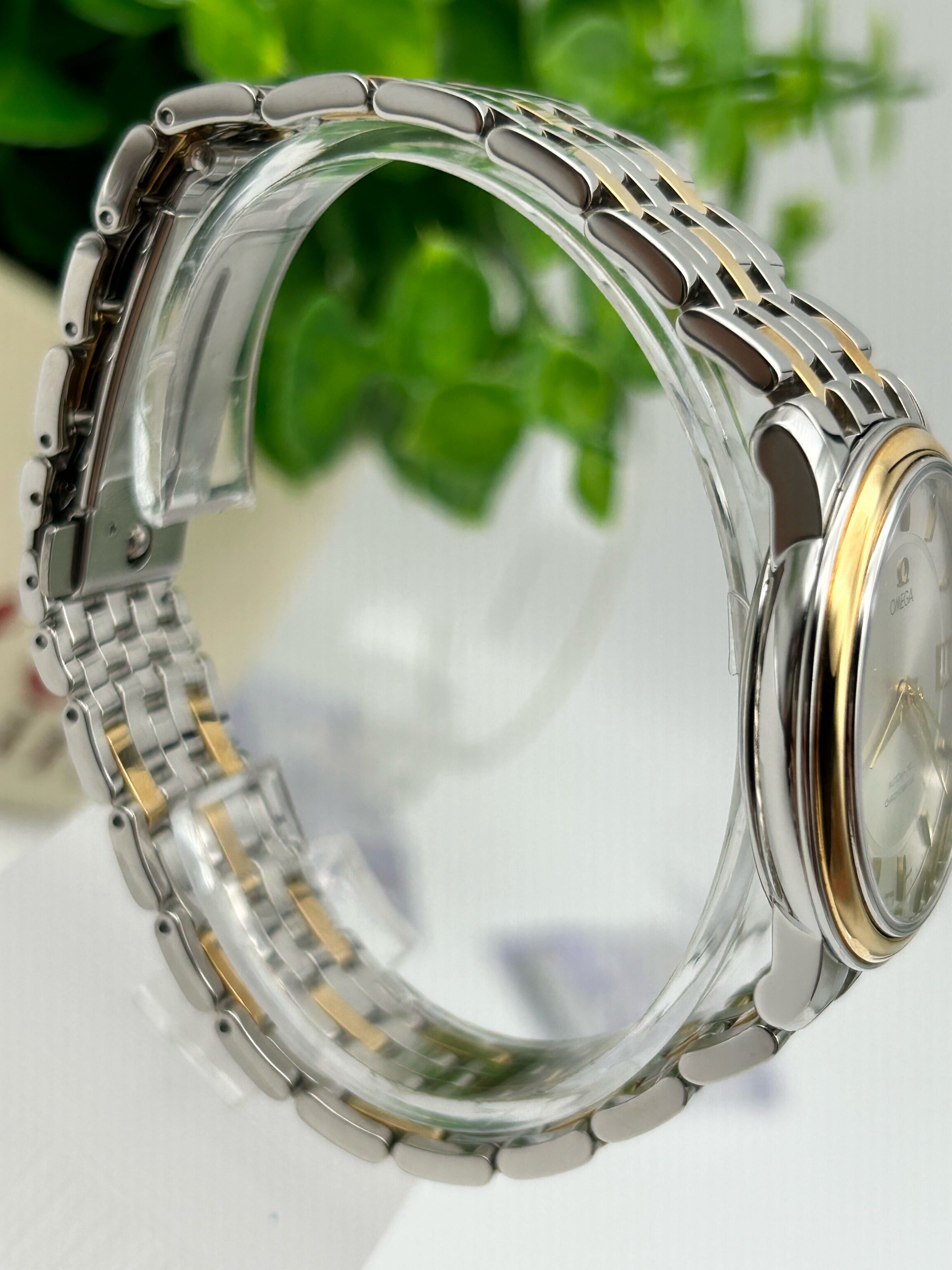 Omega 4300.31.00 detail 2