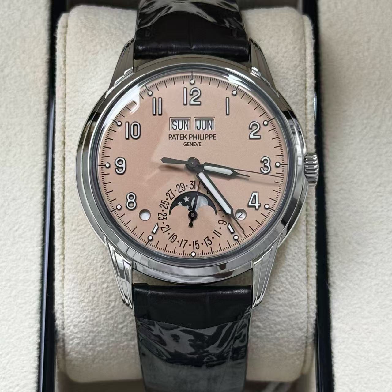 Patek Philippe 5320G detail 1
