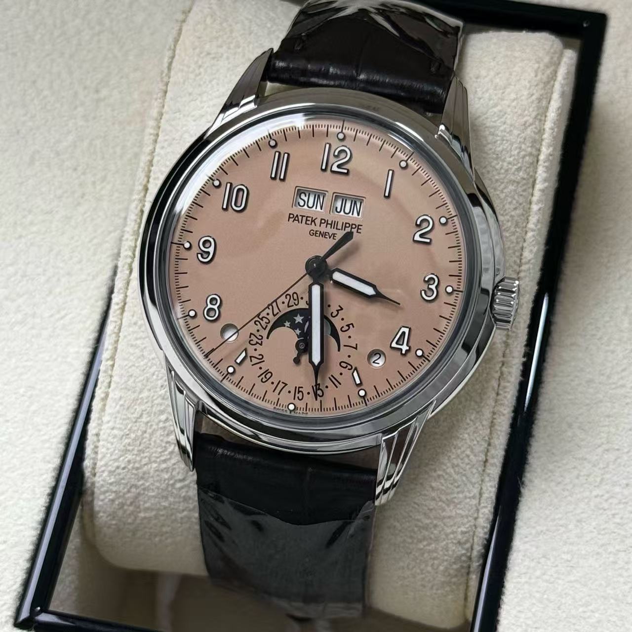 Patek Philippe 5320G detail 2