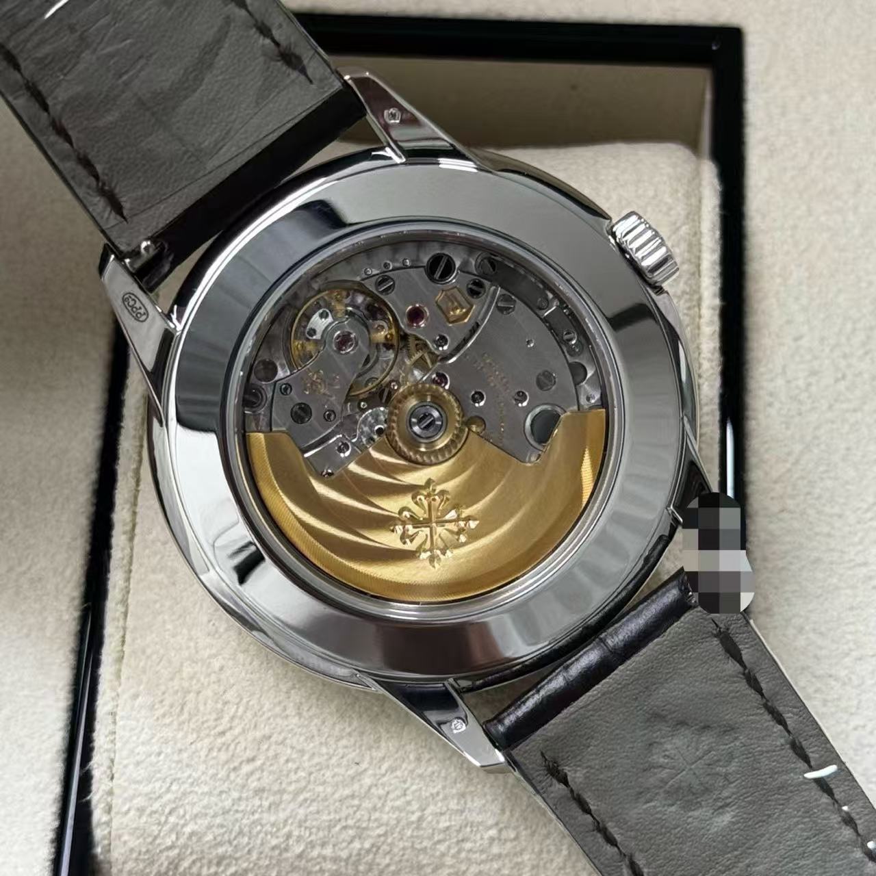Patek Philippe 5320G detail 3