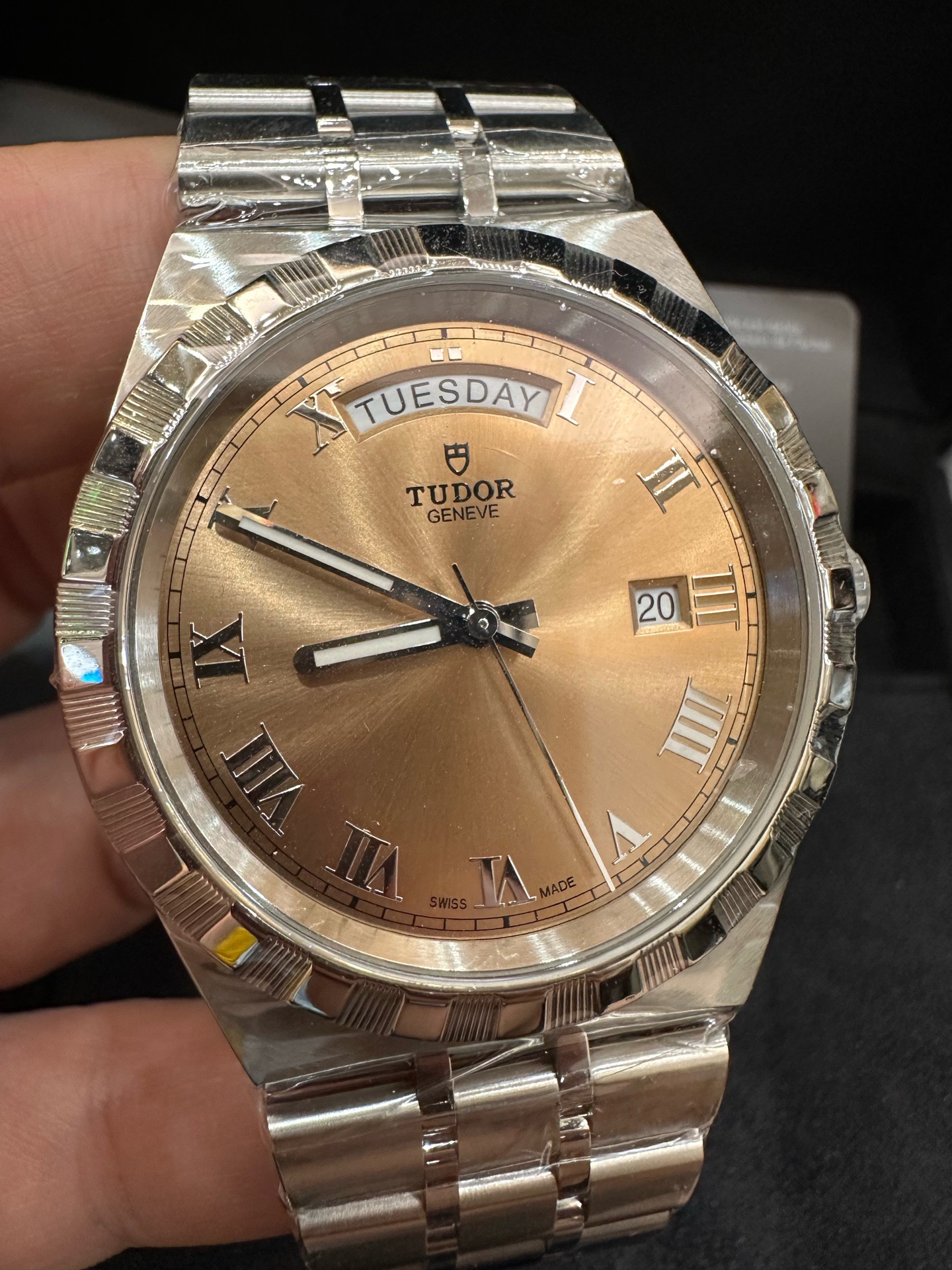 Tudor m28600-0009 detail 1