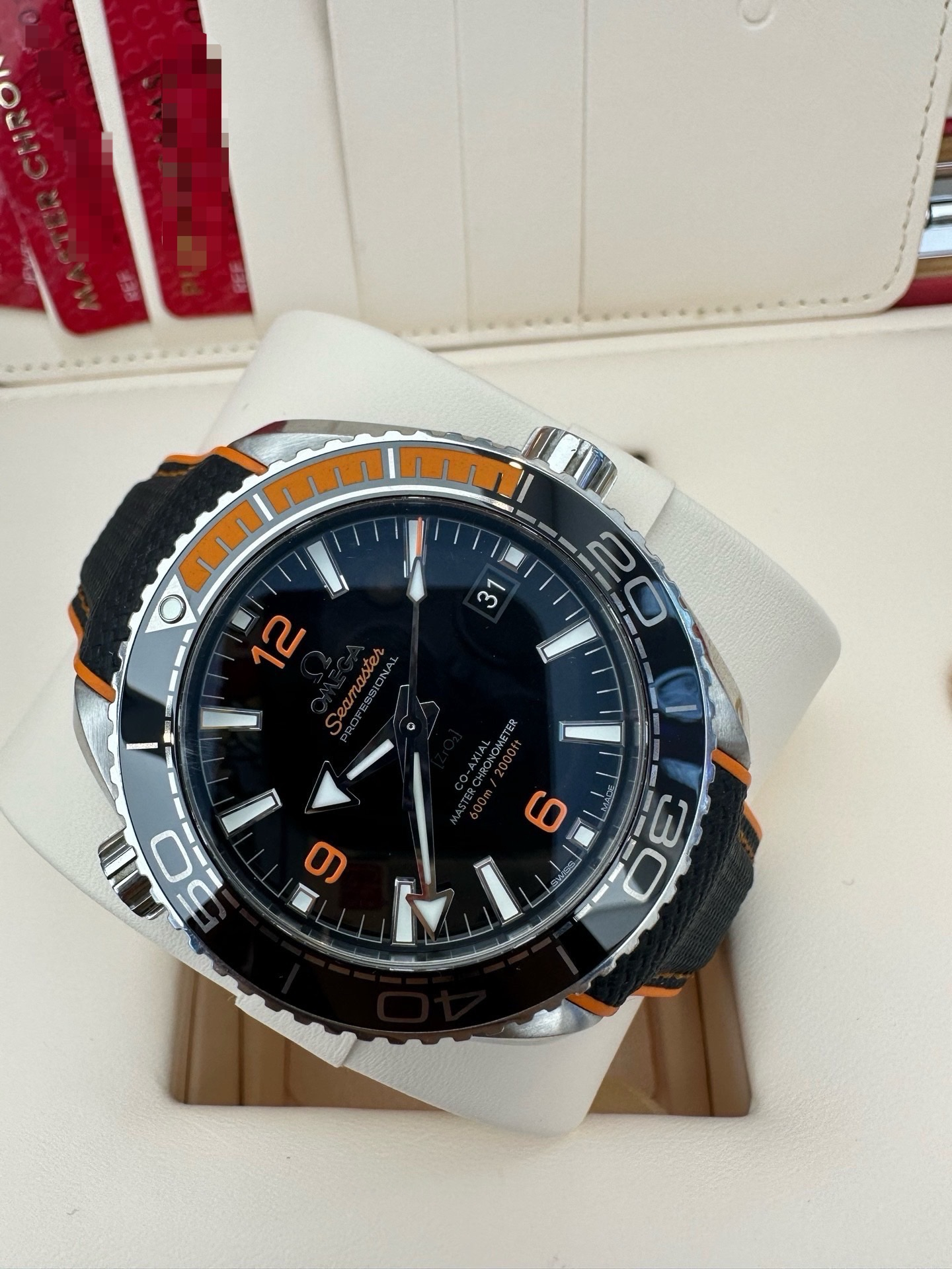 Omega 215.32.44.21.01.001 detail 1