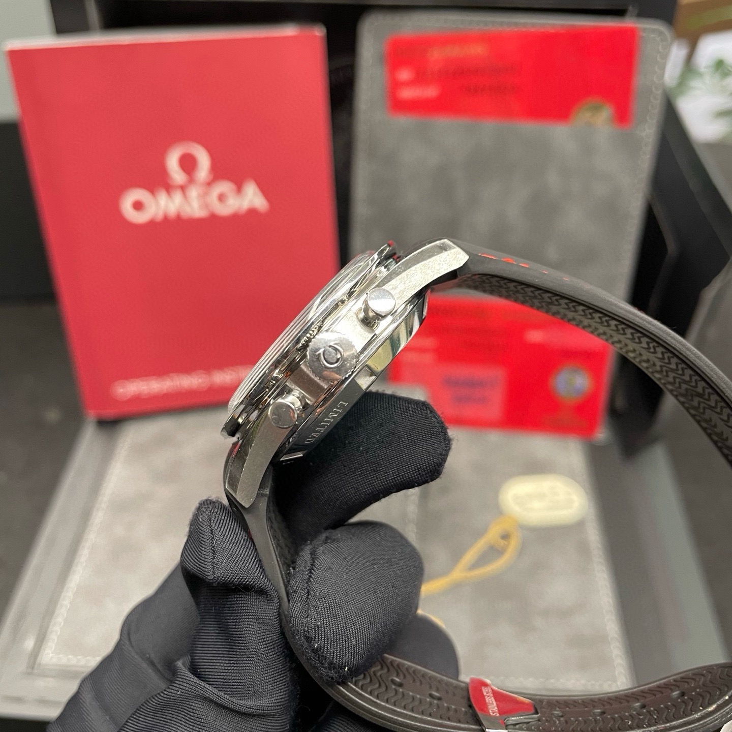 Omega 311.32.40.30.02.001 detail 7