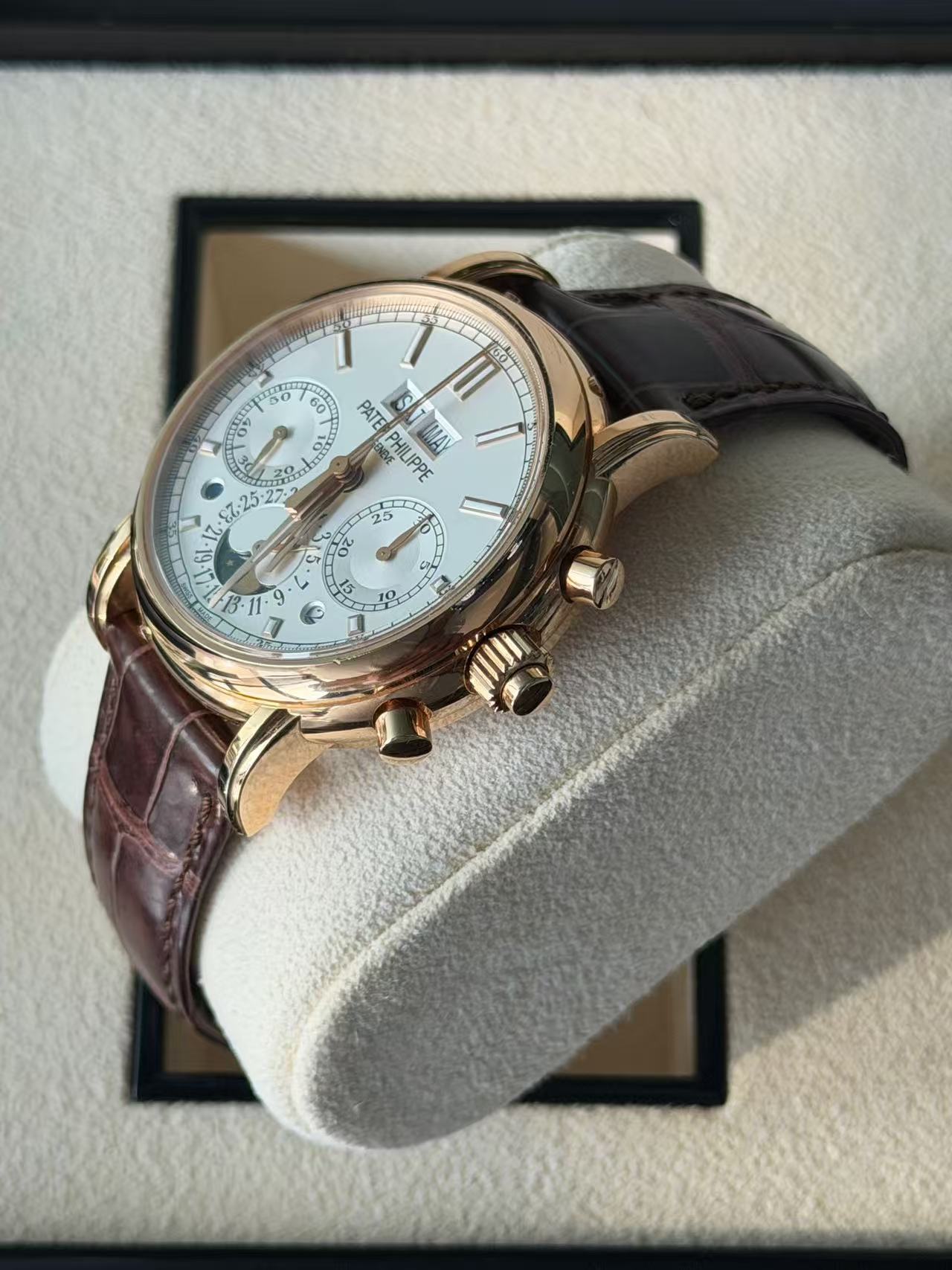 Patek Philippe 5204R detail 4