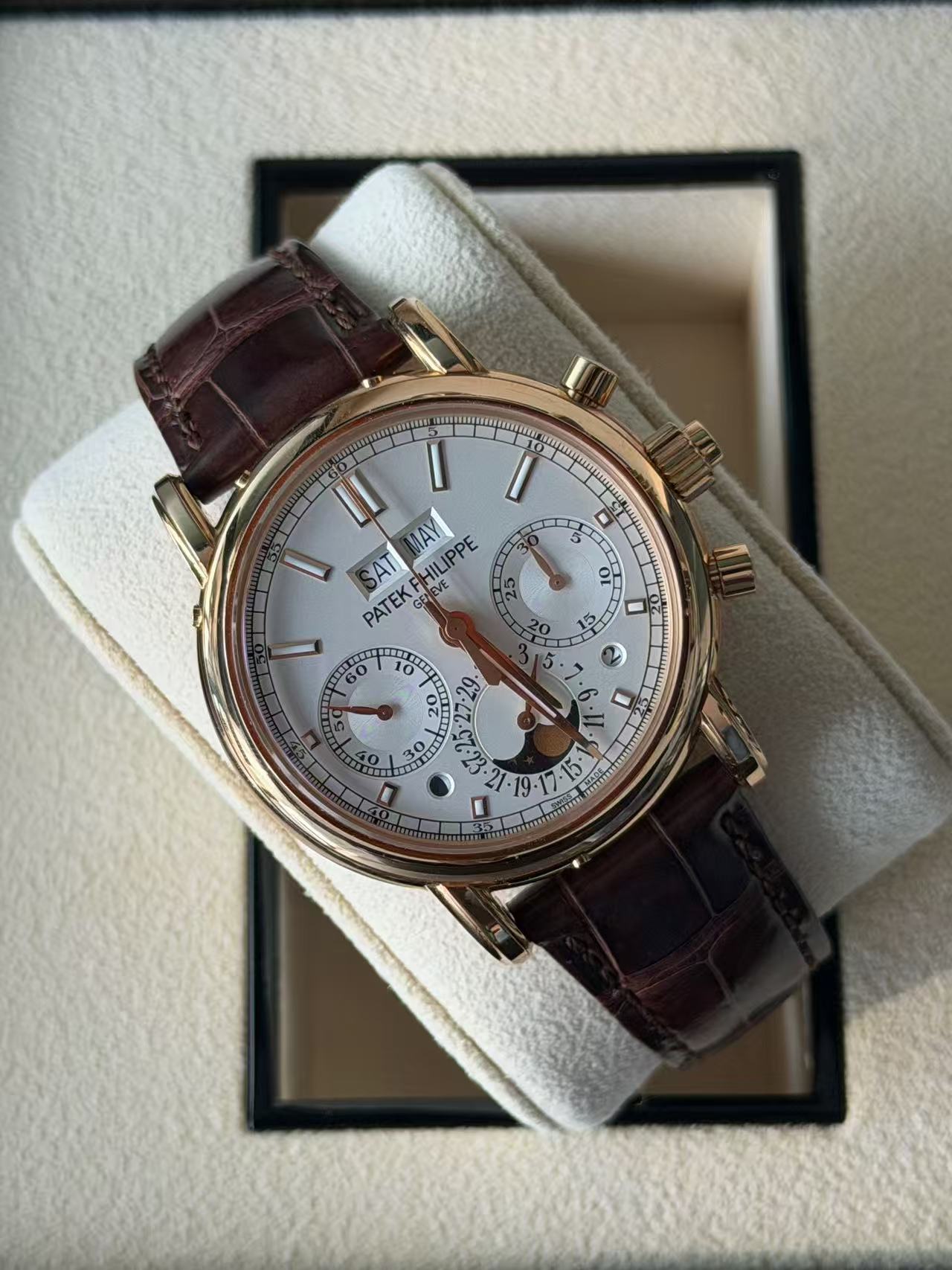 Patek Philippe 5204R detail 1