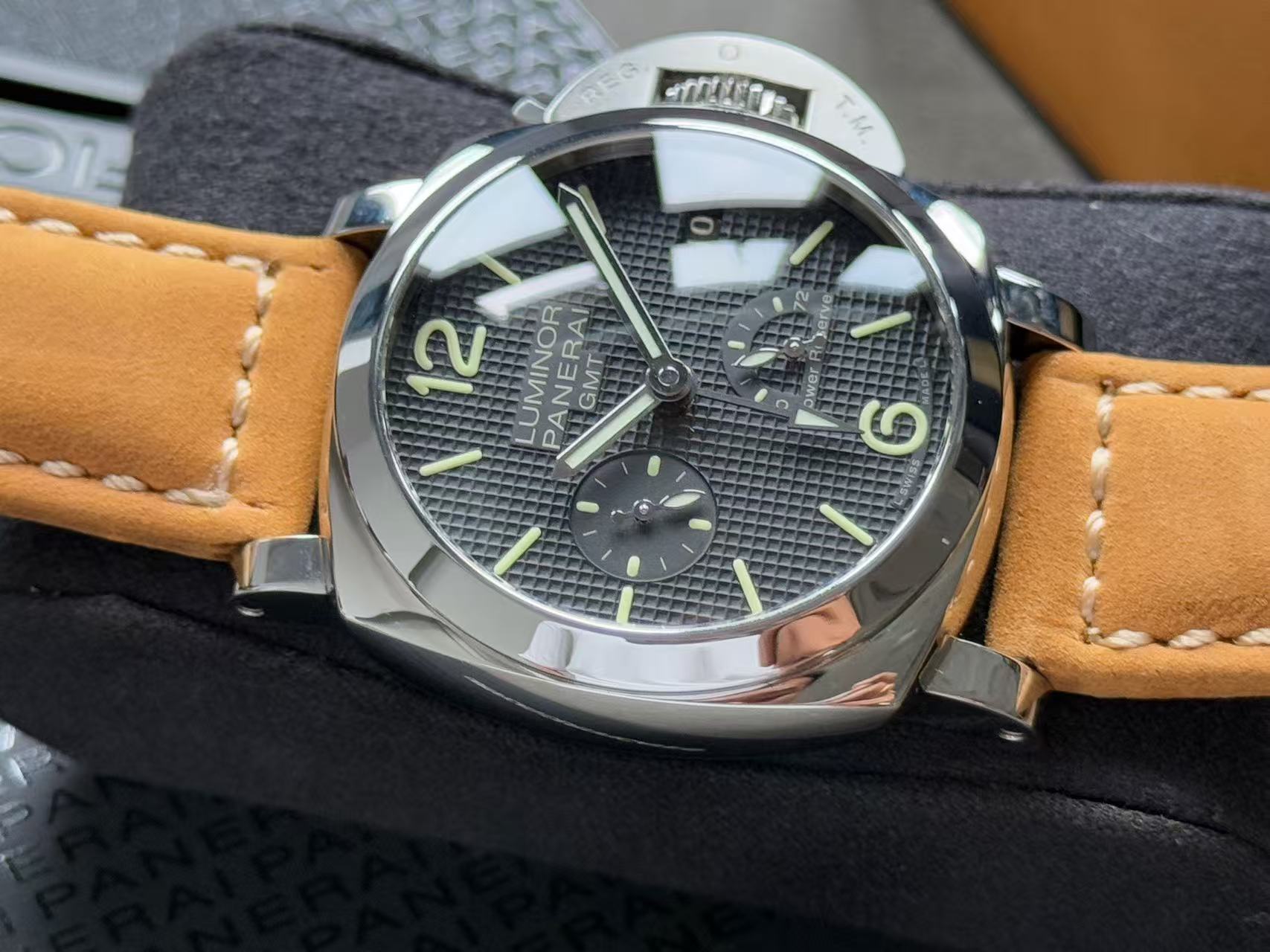 Panerai PAM00537 detail 3