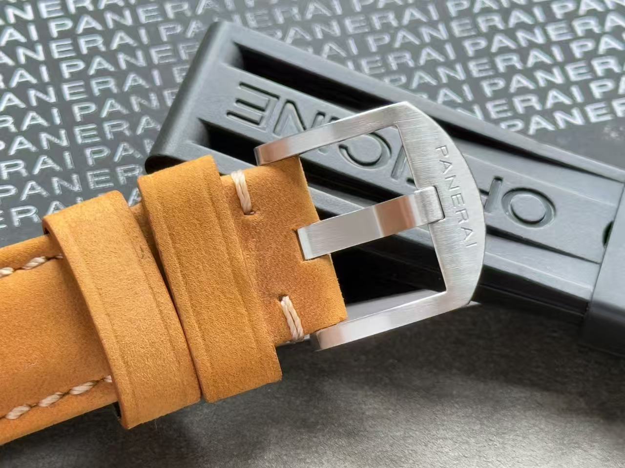 Panerai PAM00537 detail 4