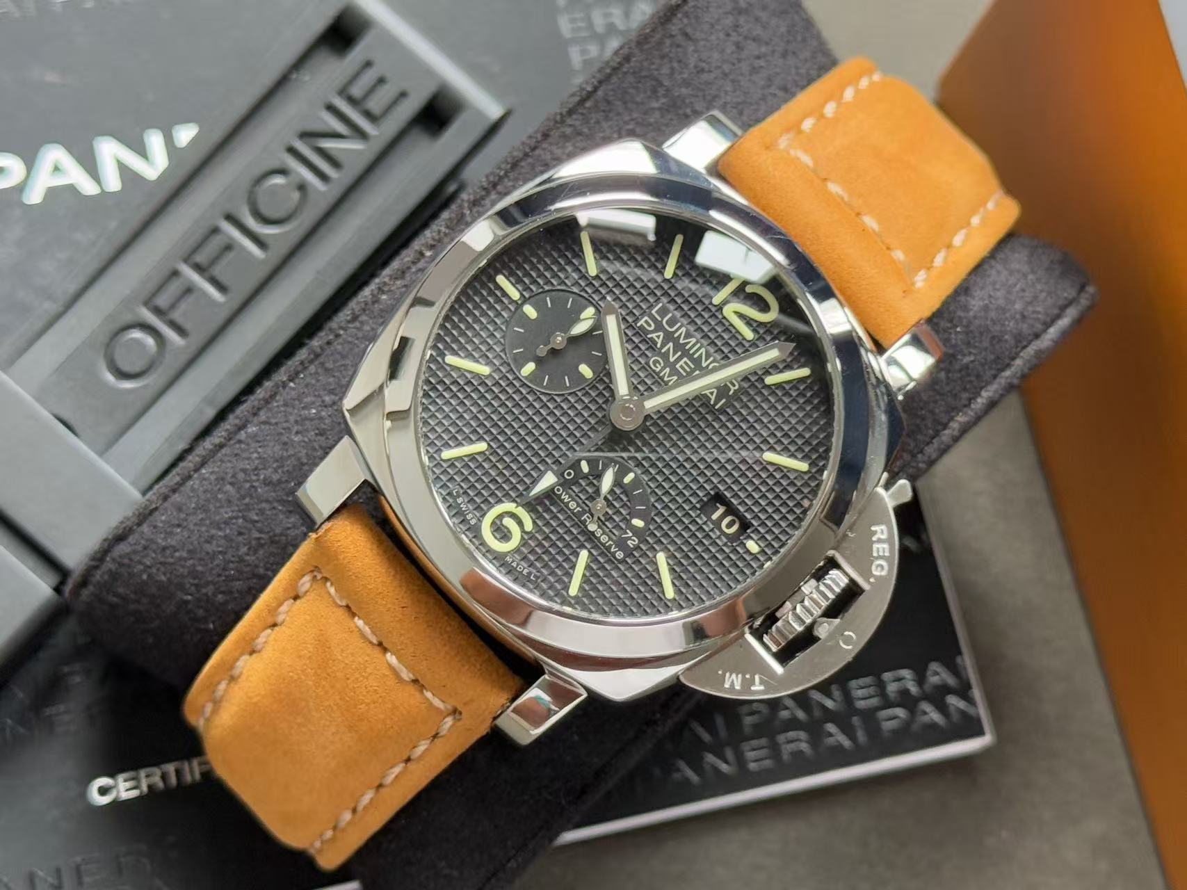 Panerai PAM00537 detail 5