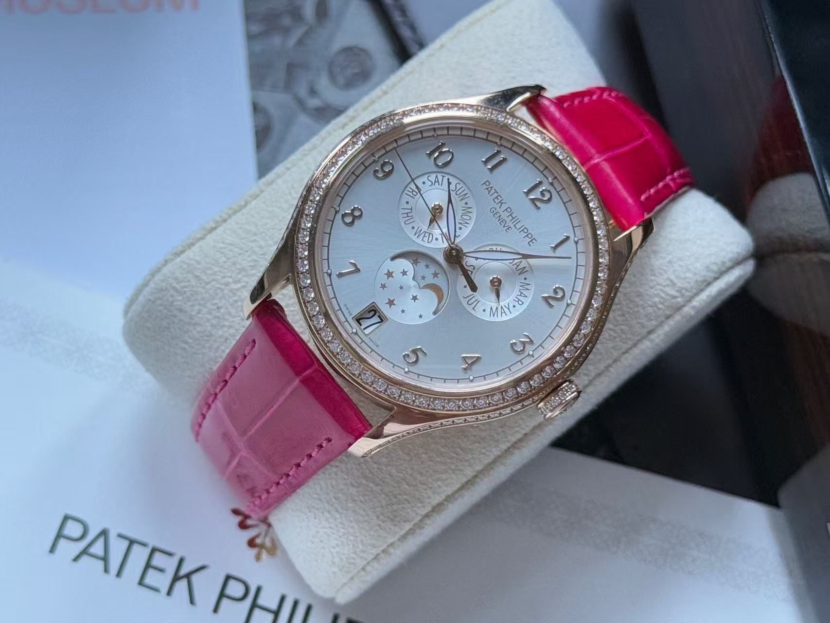 Patek Philippe 4947R-001 detail 1