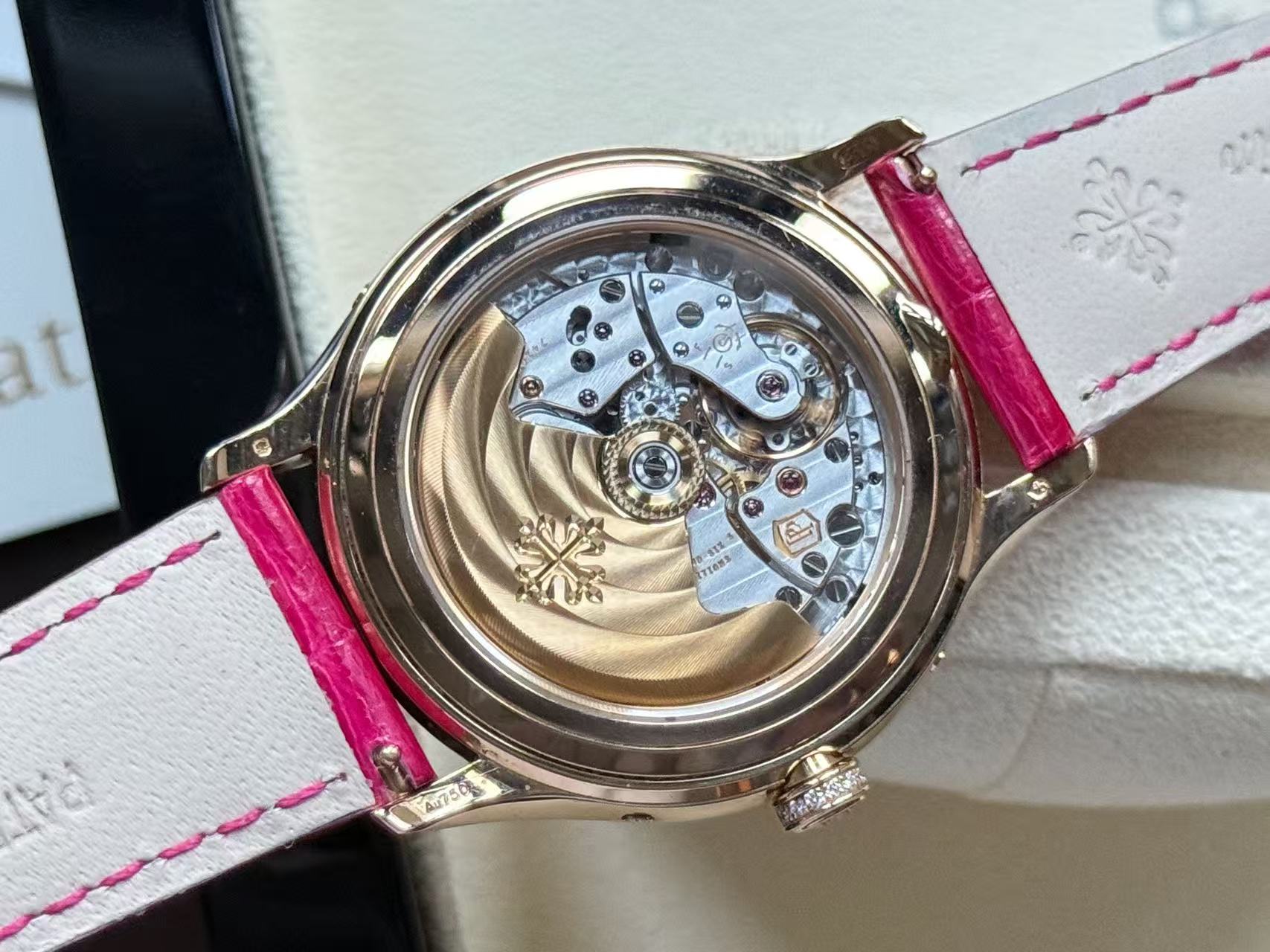Patek Philippe 4947R-001 detail 3