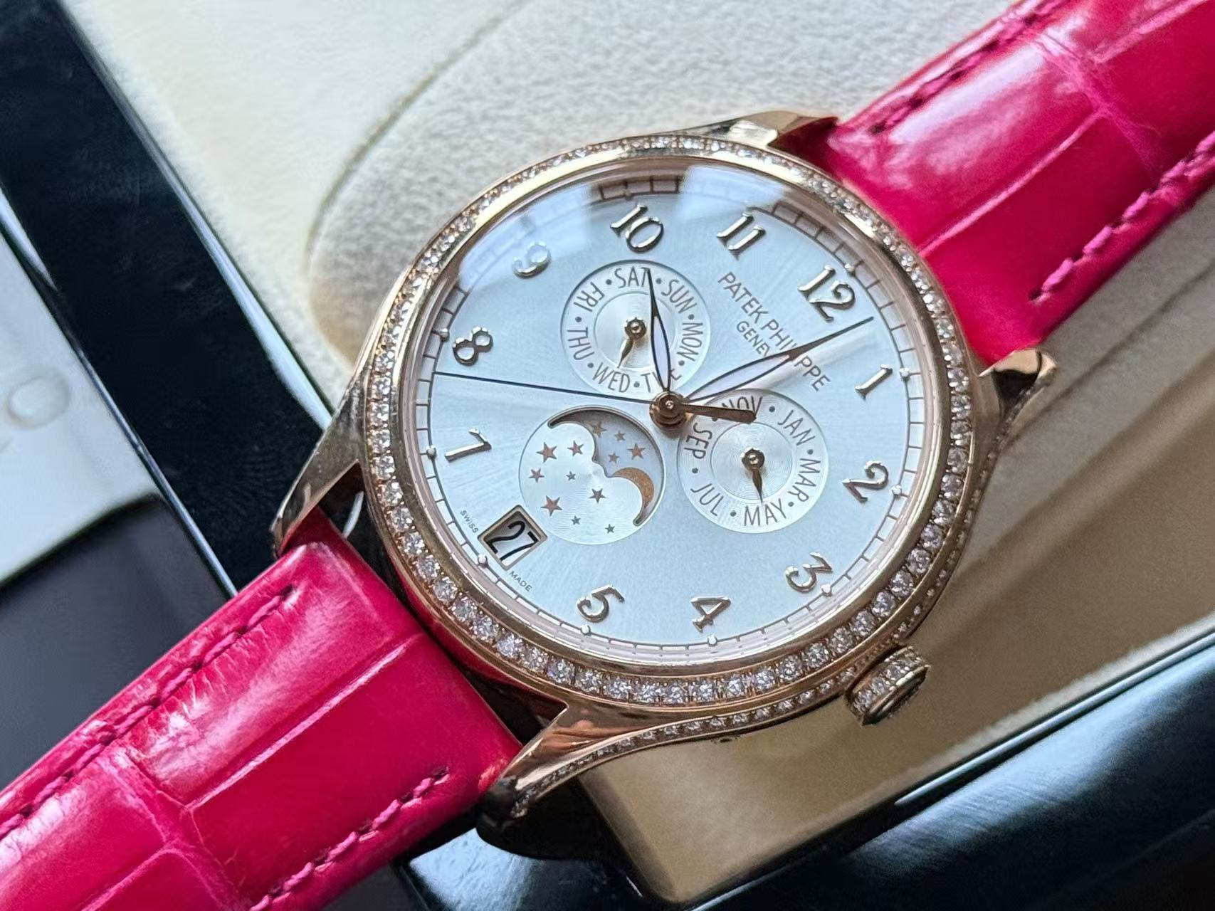 Patek Philippe 4947R-001 detail 4