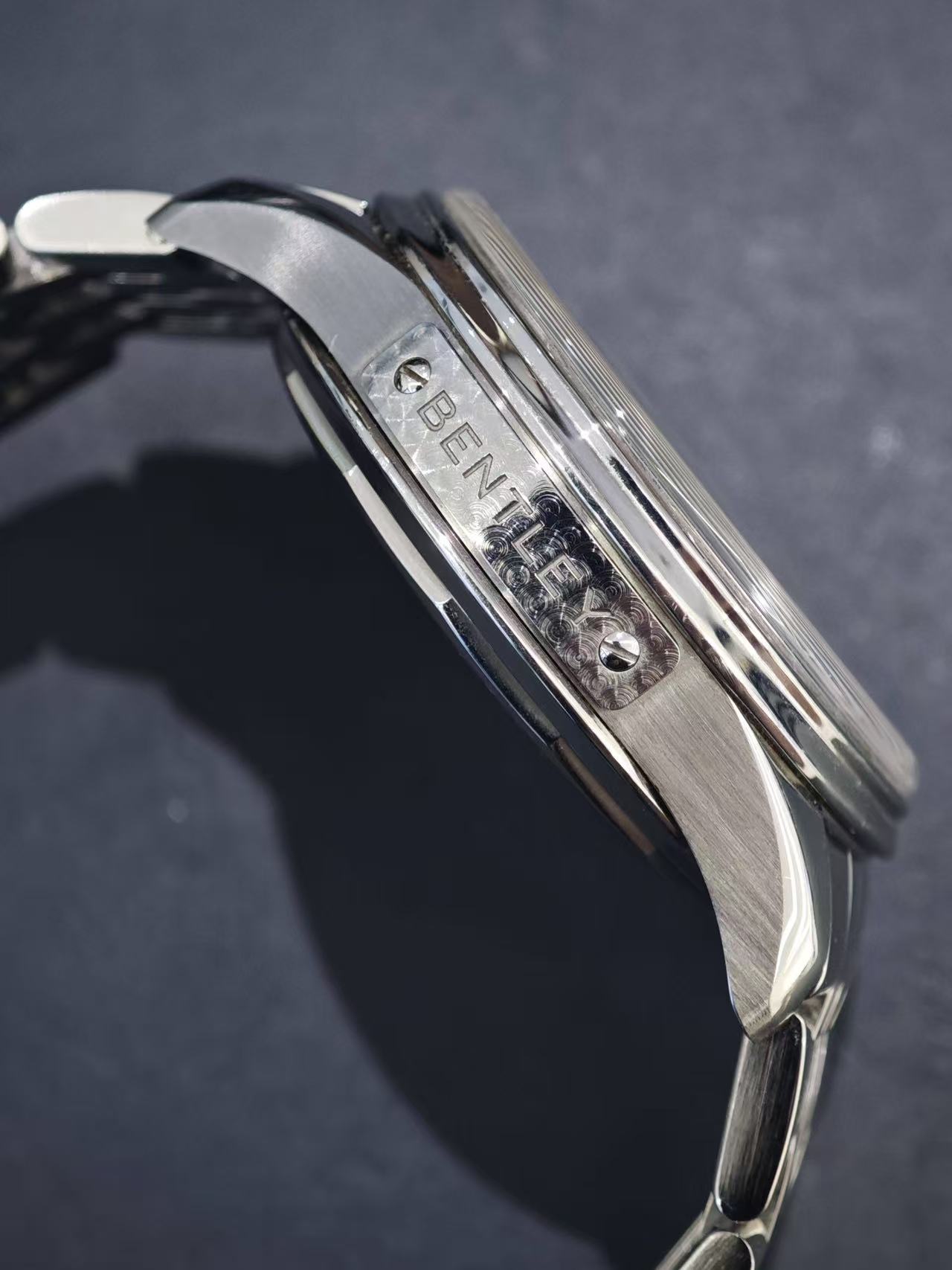 Breitling AB0118A11L1A1 detail 2