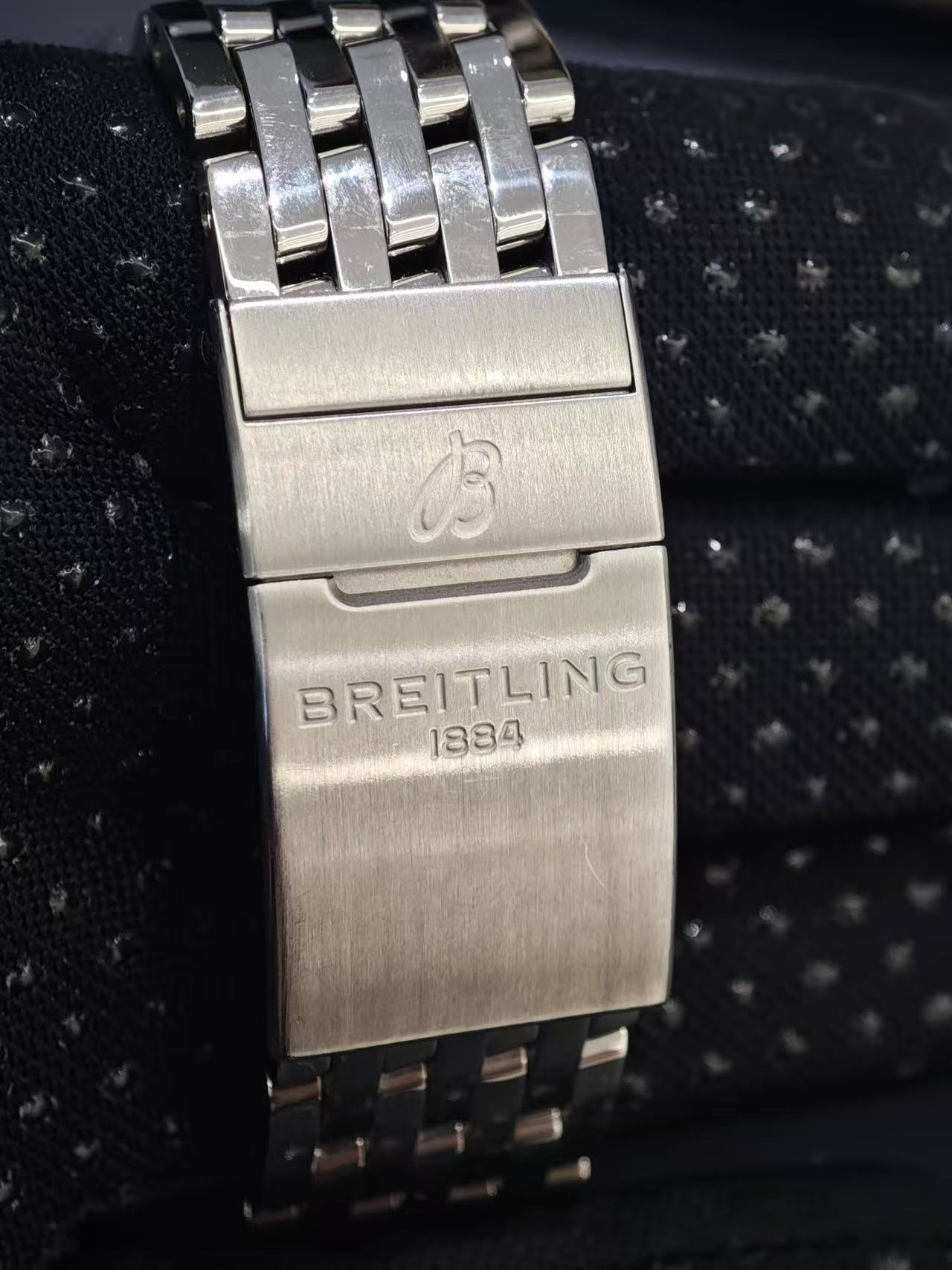 Breitling AB0118A11L1A1 detail 4