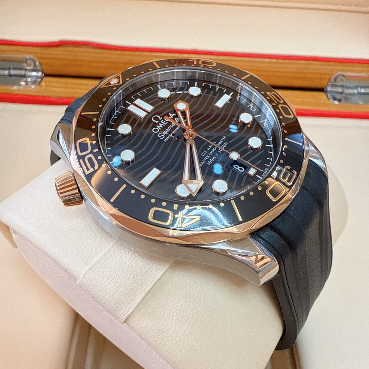 Omega 210.22.42.20.01.002 detail 1