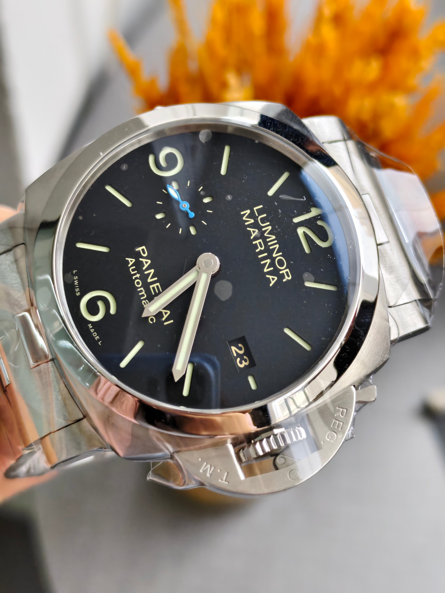 Panerai PAM01562 detail 1