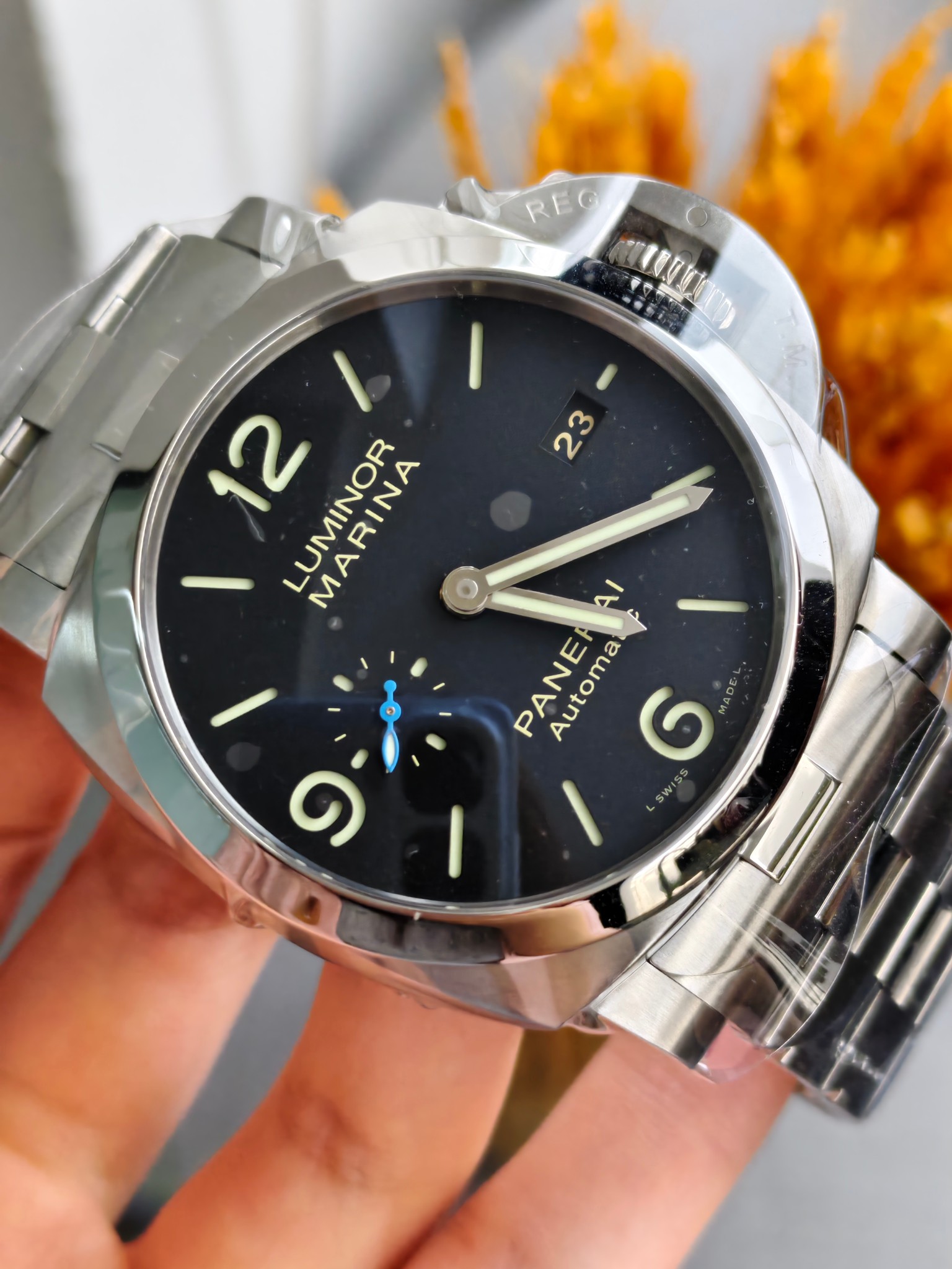 Panerai PAM01562 detail 2