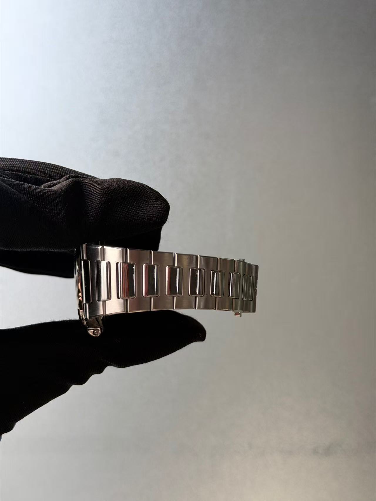 Patek Philippe 7011 / 1G-001 detail 7