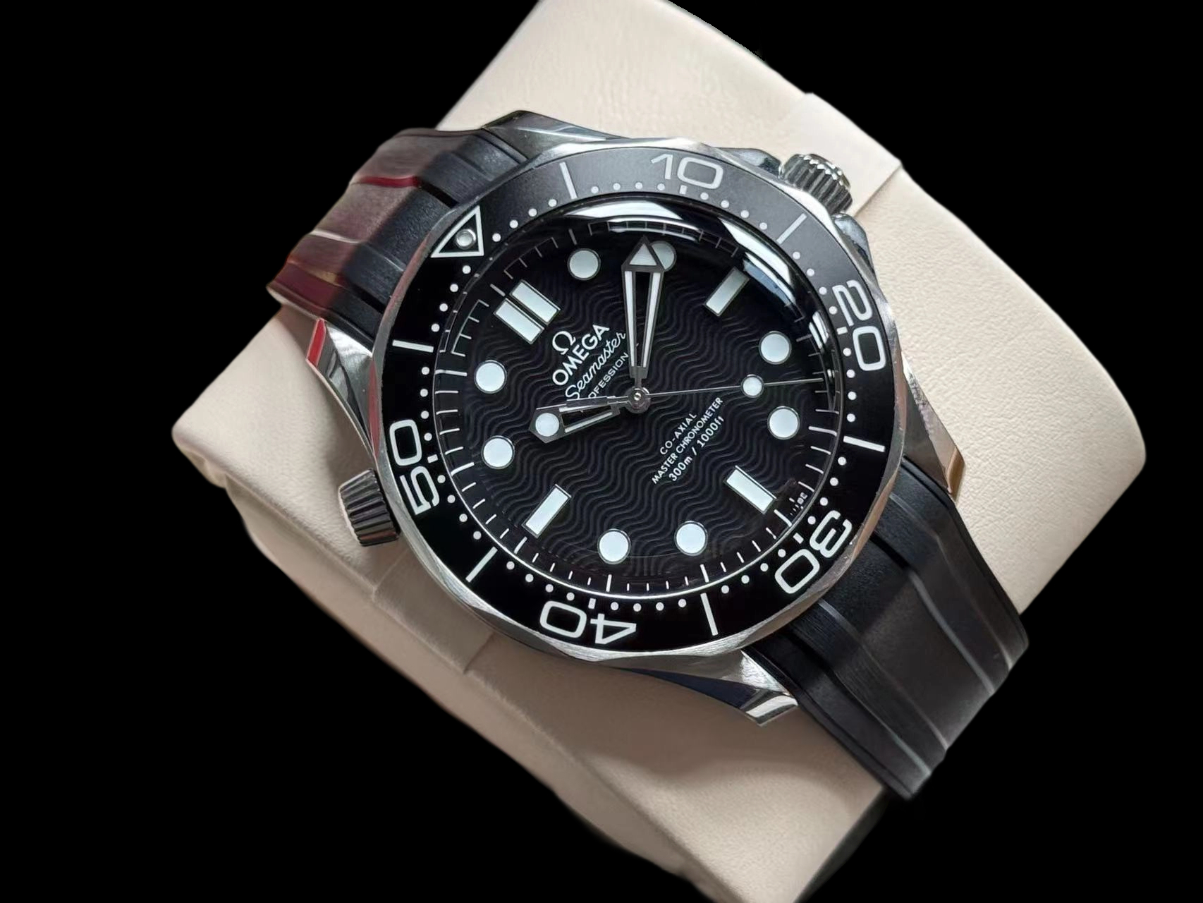 Omega 210.32.42.20.01.003 detail 1