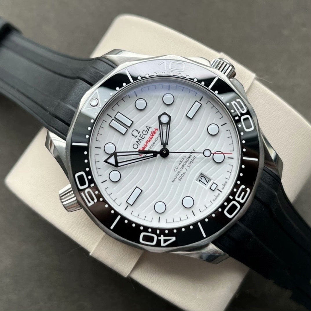 Omega 210.32.42.20.04.001 detail 2