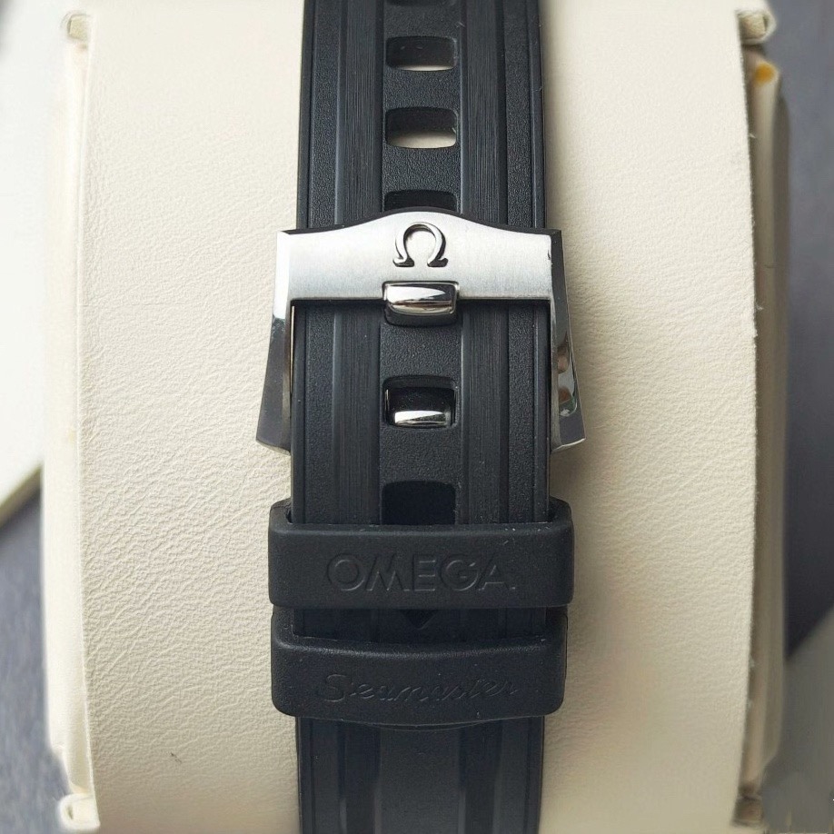 Omega 210.32.42.20.04.001 detail 5
