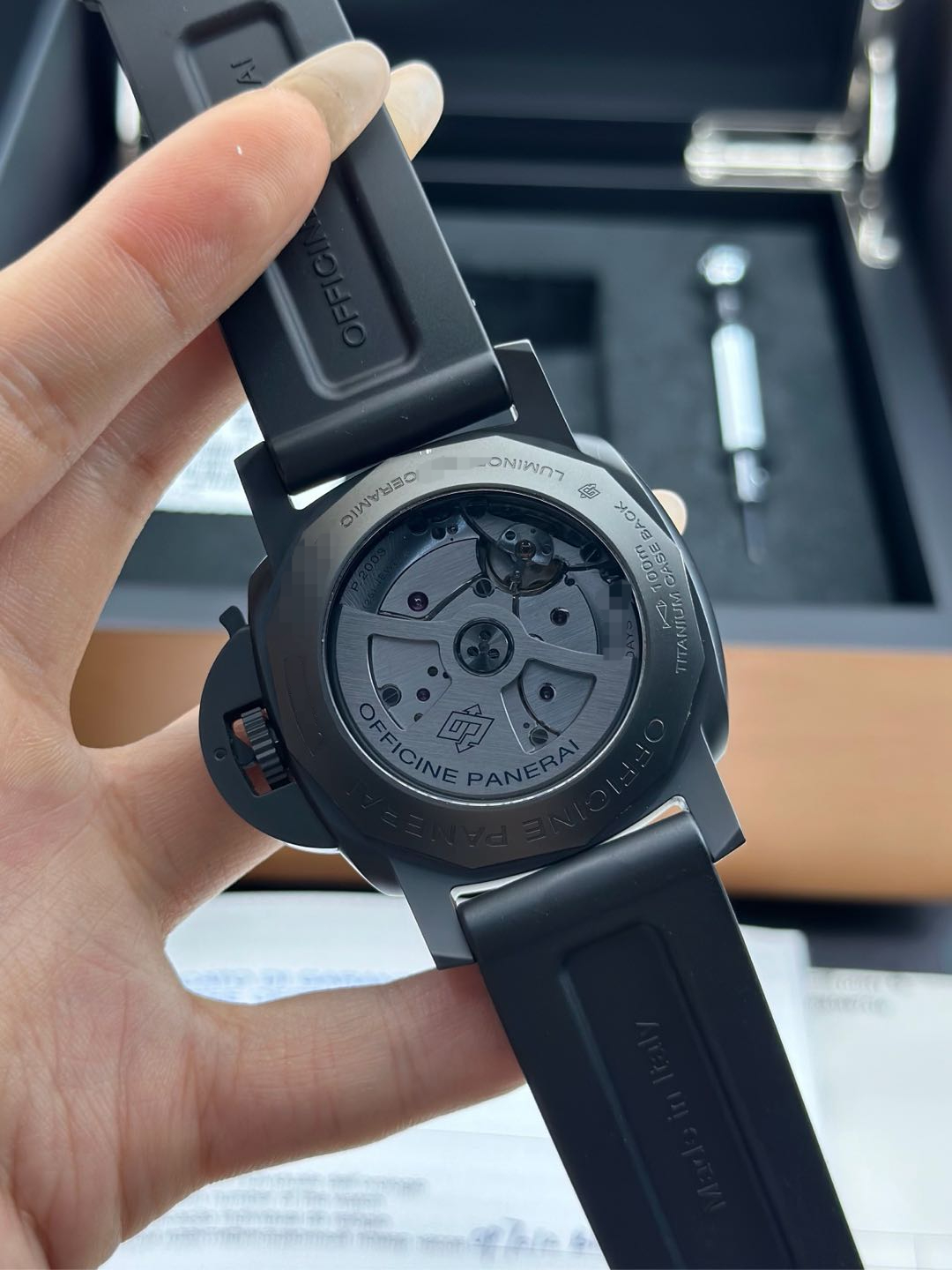 Panerai PAM00335 detail 6