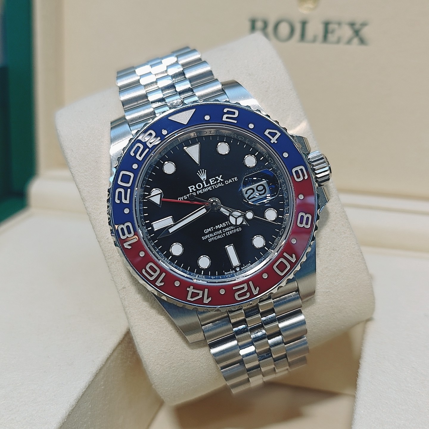 Rolex m126710blro-0001 detail 3