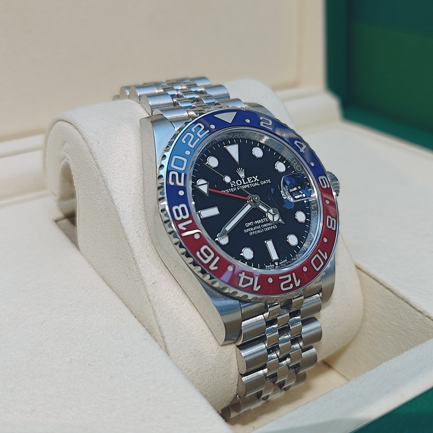 Rolex m126710blro-0001 detail 1