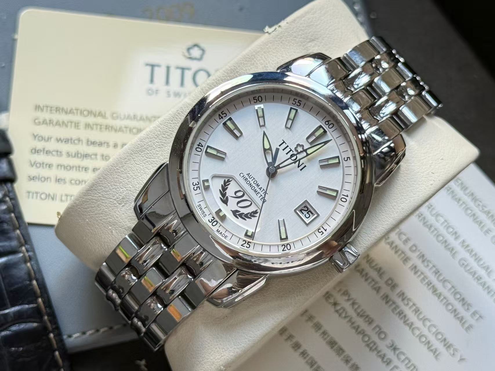TITONI 83588 detail 2