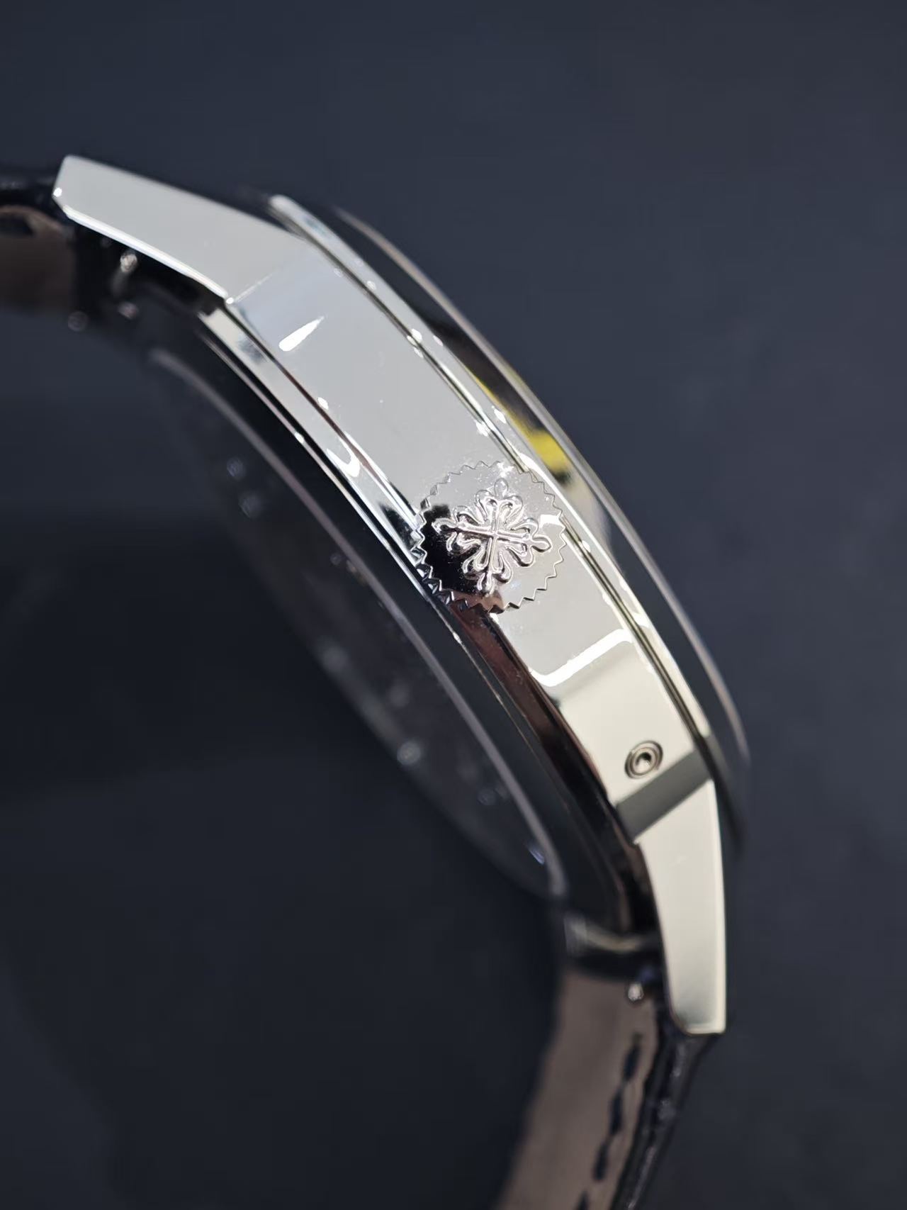 Patek Philippe 5236P-001 detail 1