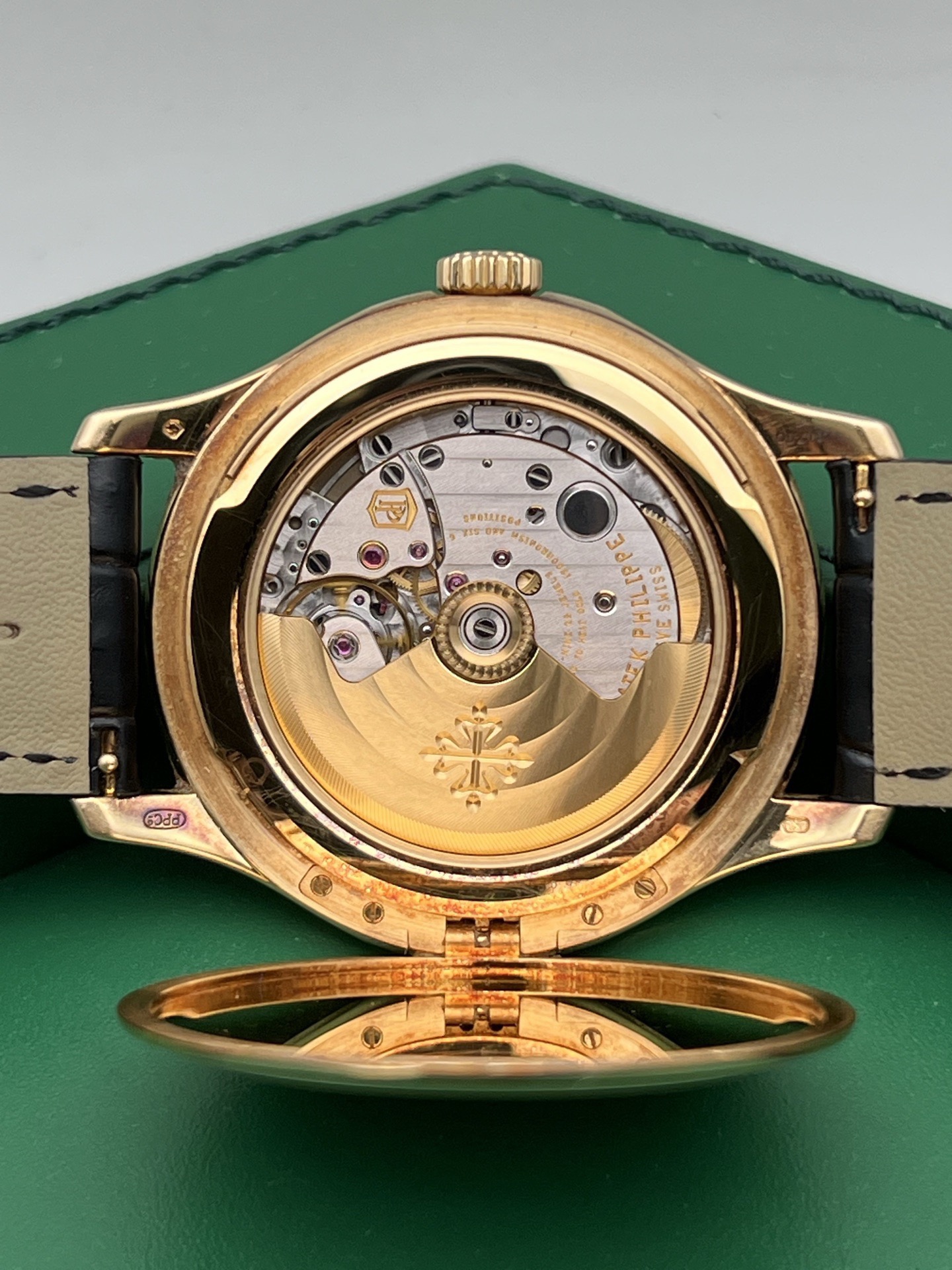 Patek Philippe 5227J-001 detail 1