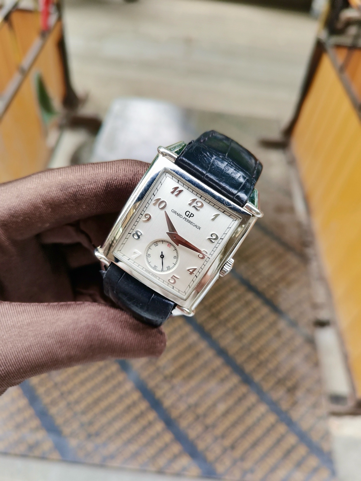 Girard Perregaux 25880-11-121-BB6A detail 2