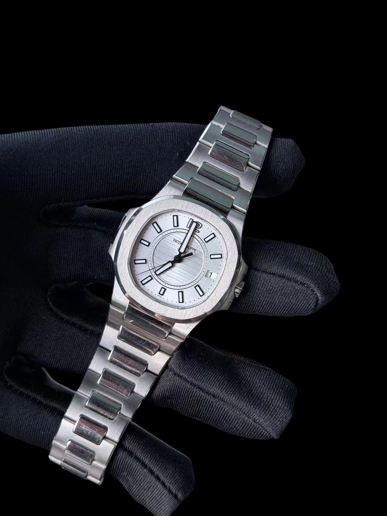 Patek Philippe 7011 / 1G-001 detail 2