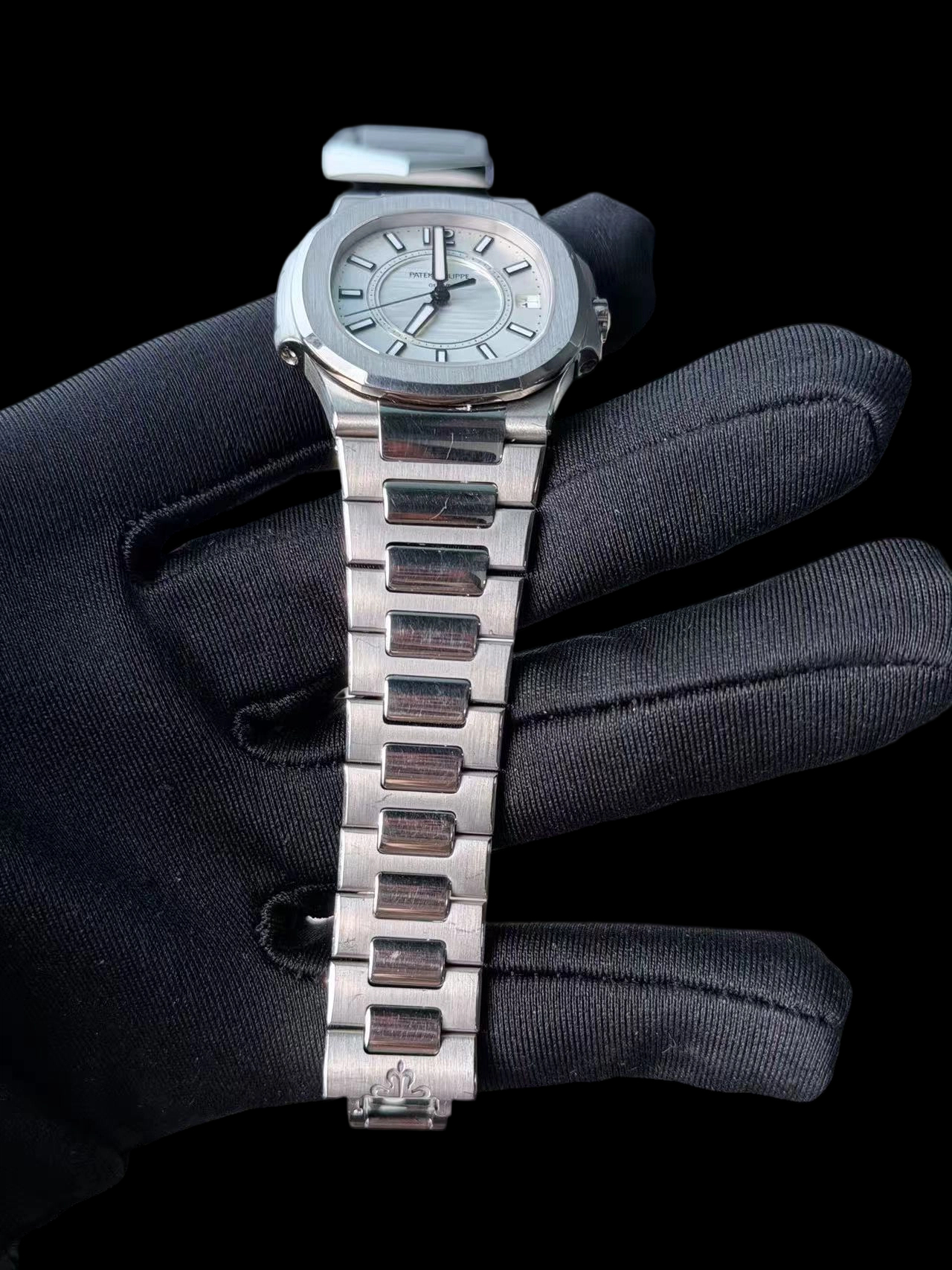 Patek Philippe 7011 / 1G-001 detail 3