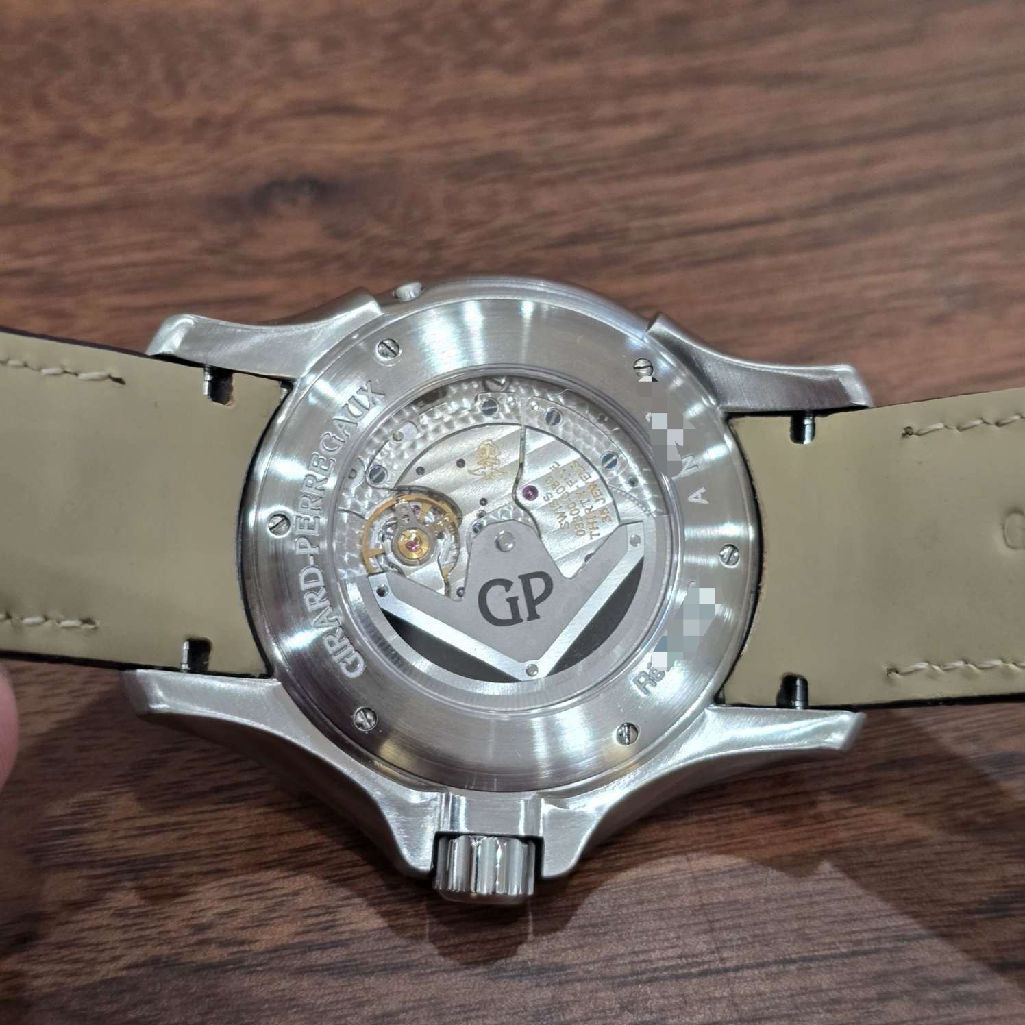 Girard Perregaux 49650-11-631-BB6A detail 4