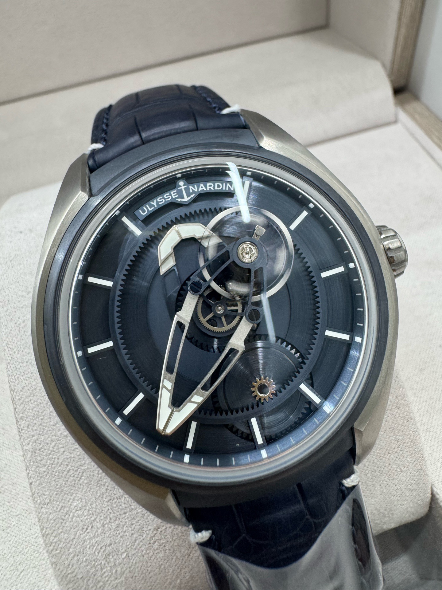 Ulysse Nardin 2303-270 / 03 detail 2