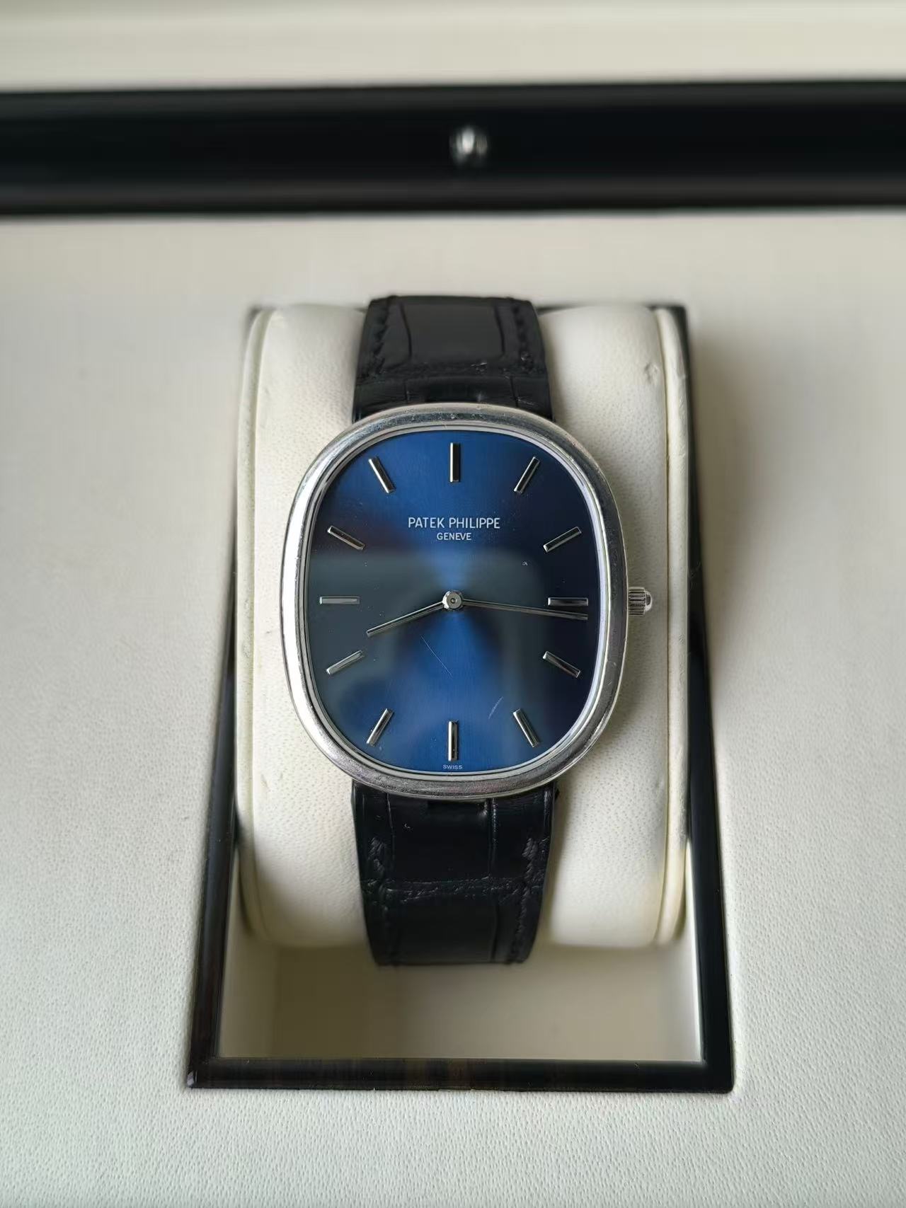 Patek Philippe 5738P-001