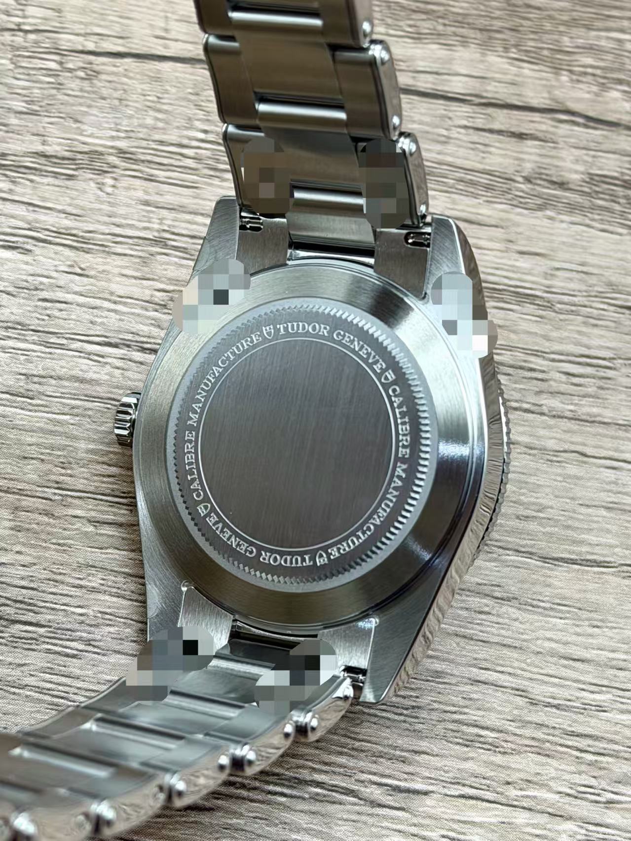 Tudor m79000B-0001 detail 3