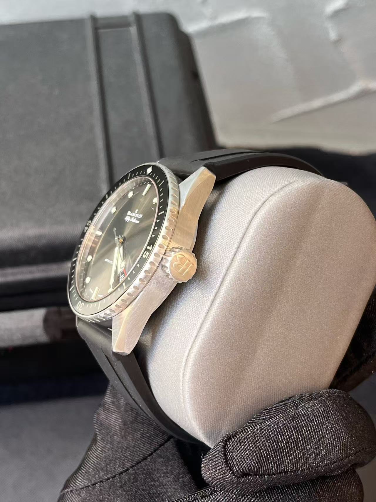 Blancpain 5000-1110-B52A detail 2