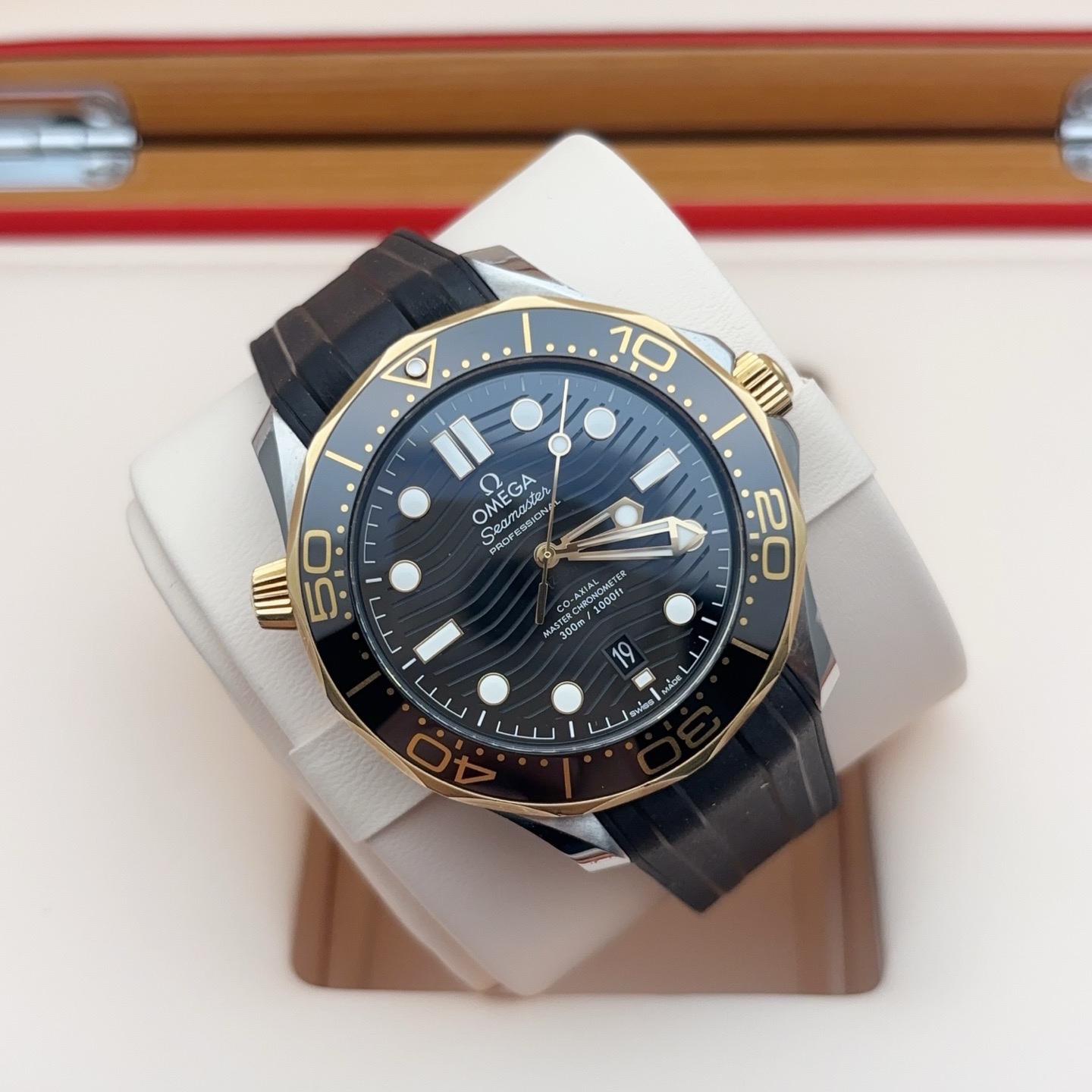 Omega 210.22.42.20.01.001 detail 2