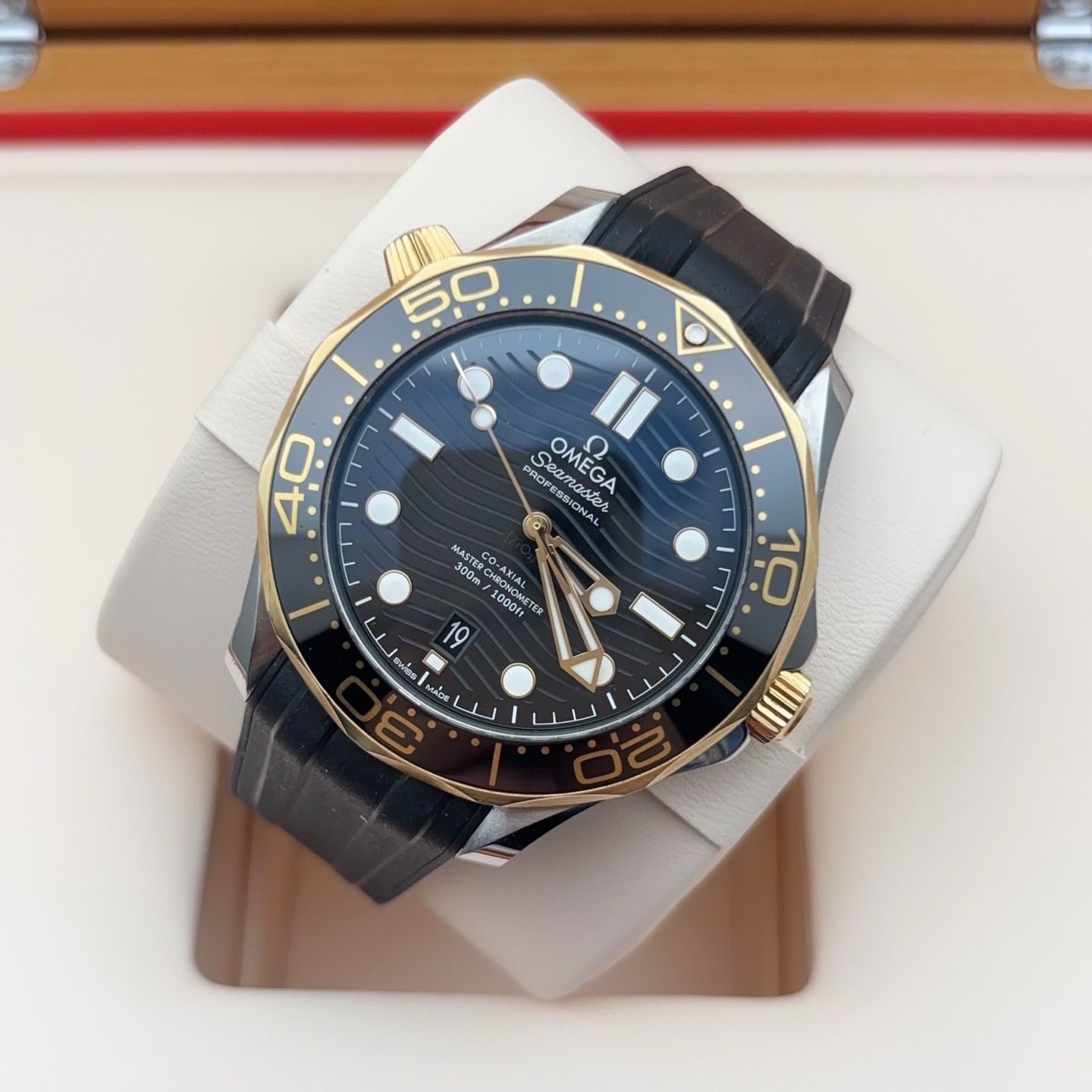 Omega 210.22.42.20.01.001 detail 3